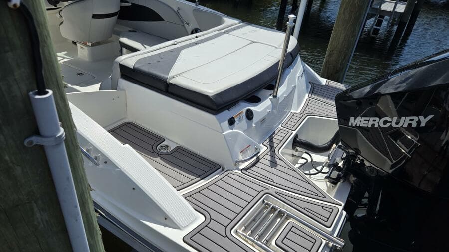 2023 Sea Ray SPX 210 OB