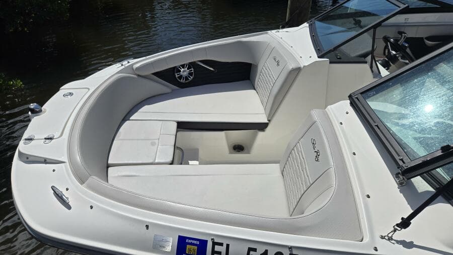 2023 Sea Ray SPX 210 OB
