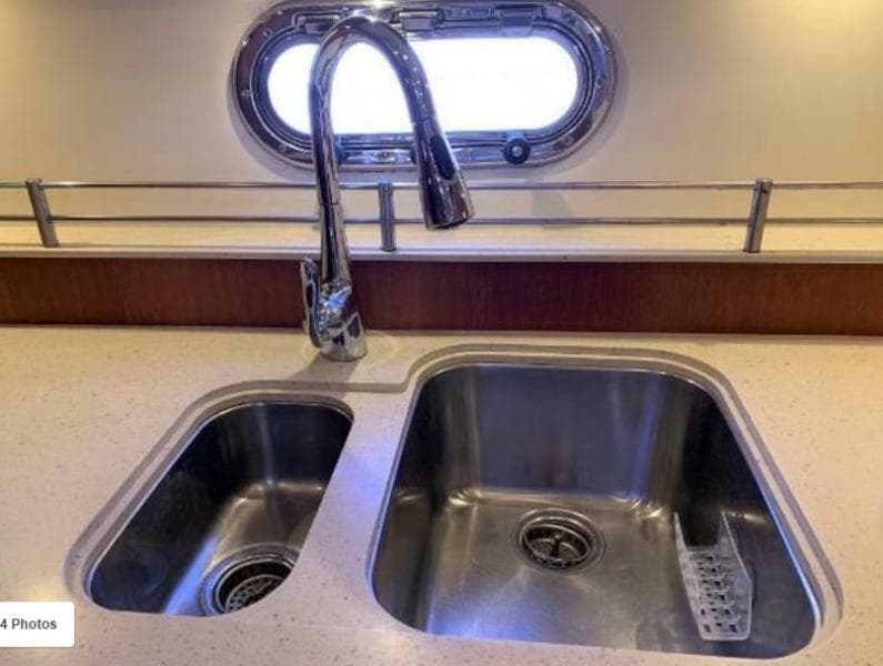 2009 Tiara Yachts Sovran 4300