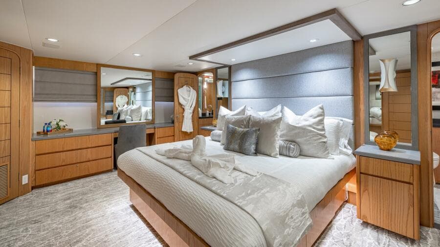1997 Broward Raised Pilothouse