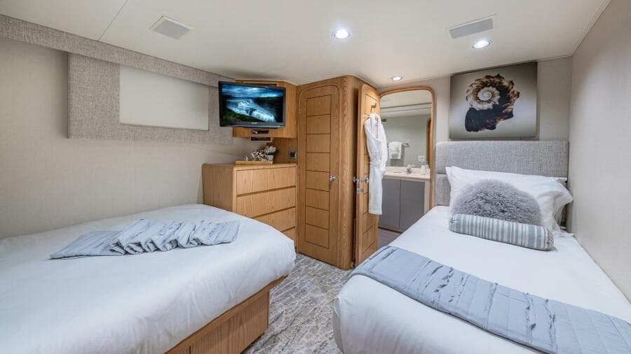 1997 Broward Raised Pilothouse