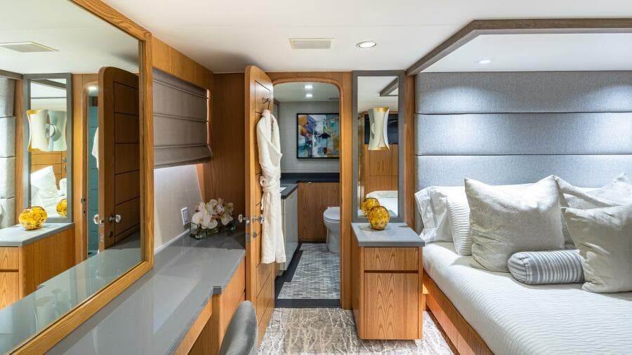 1997 Broward Raised Pilothouse