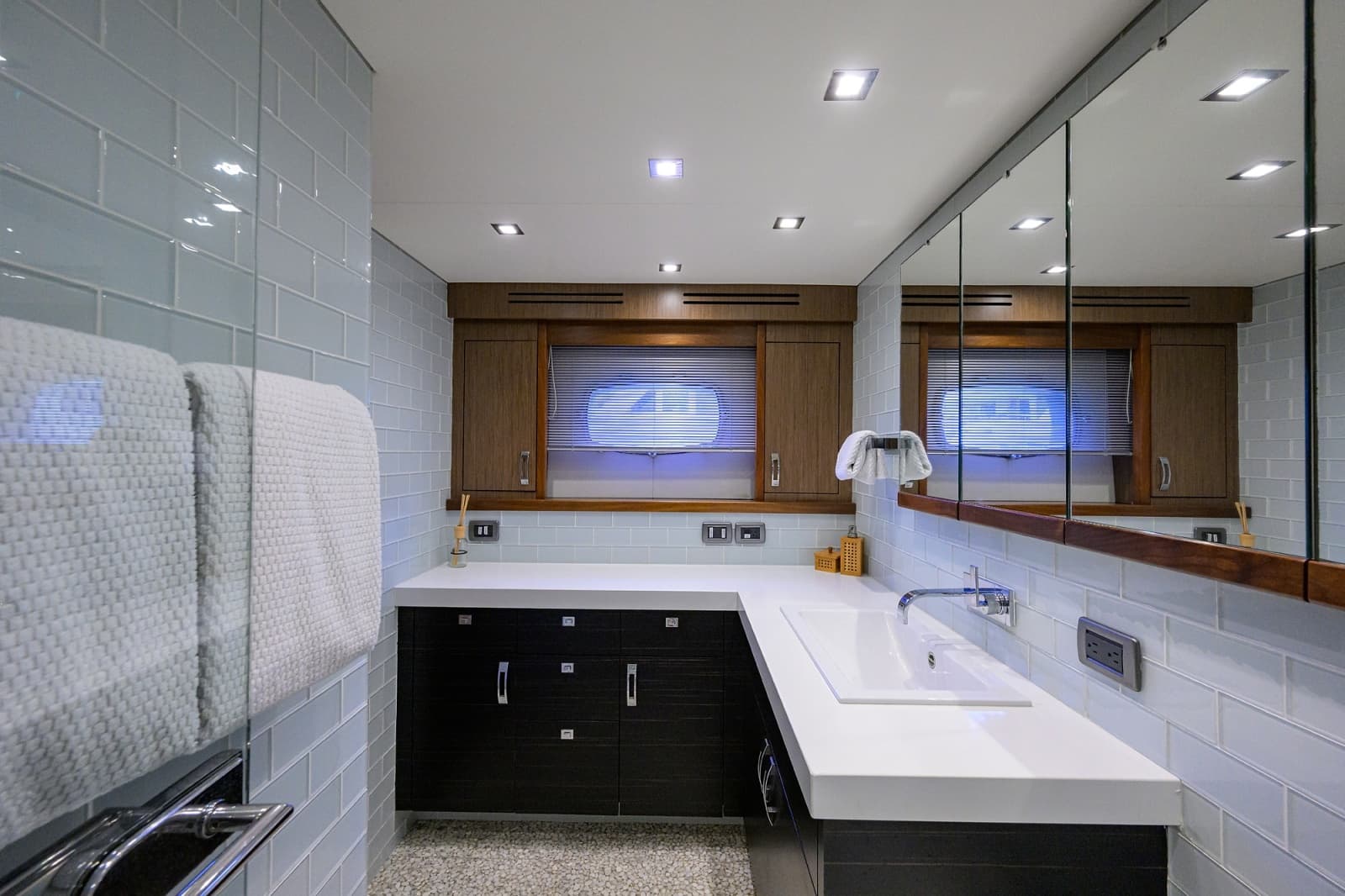 2013 Hatteras 80 Motor Yacht