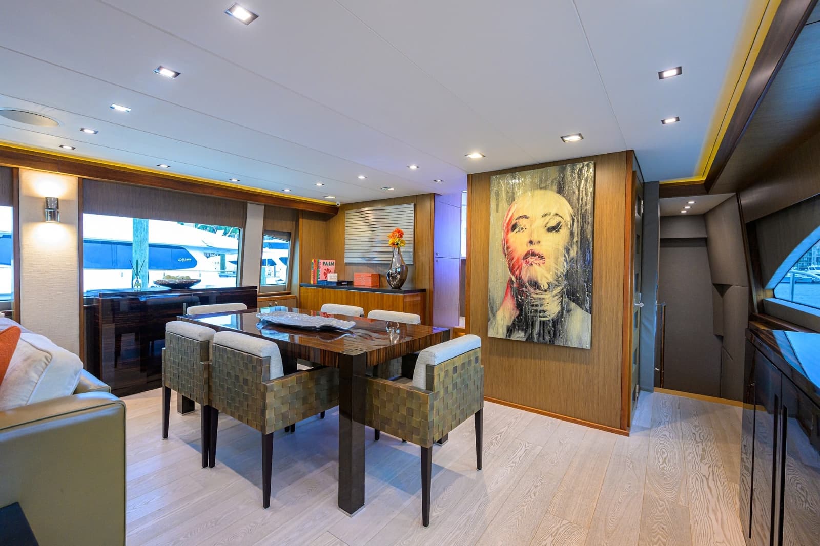 2013 Hatteras 80 Motor Yacht