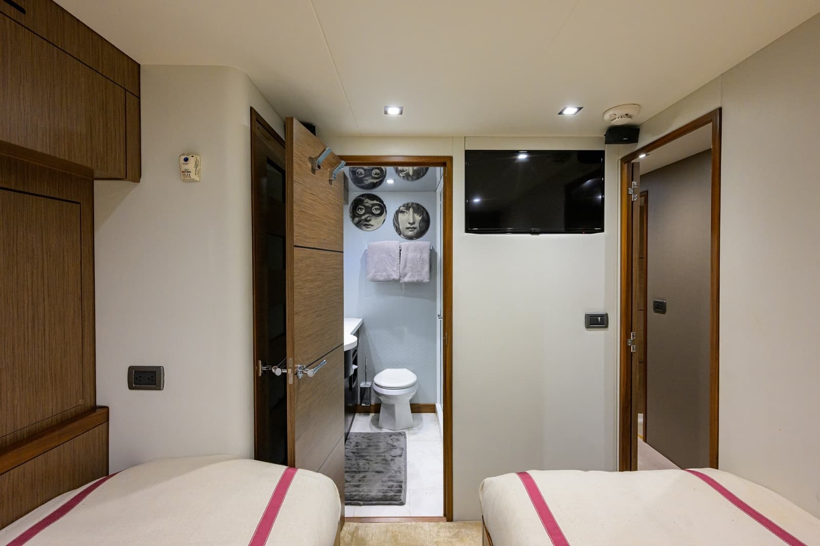 2013 Hatteras 80 Motor Yacht
