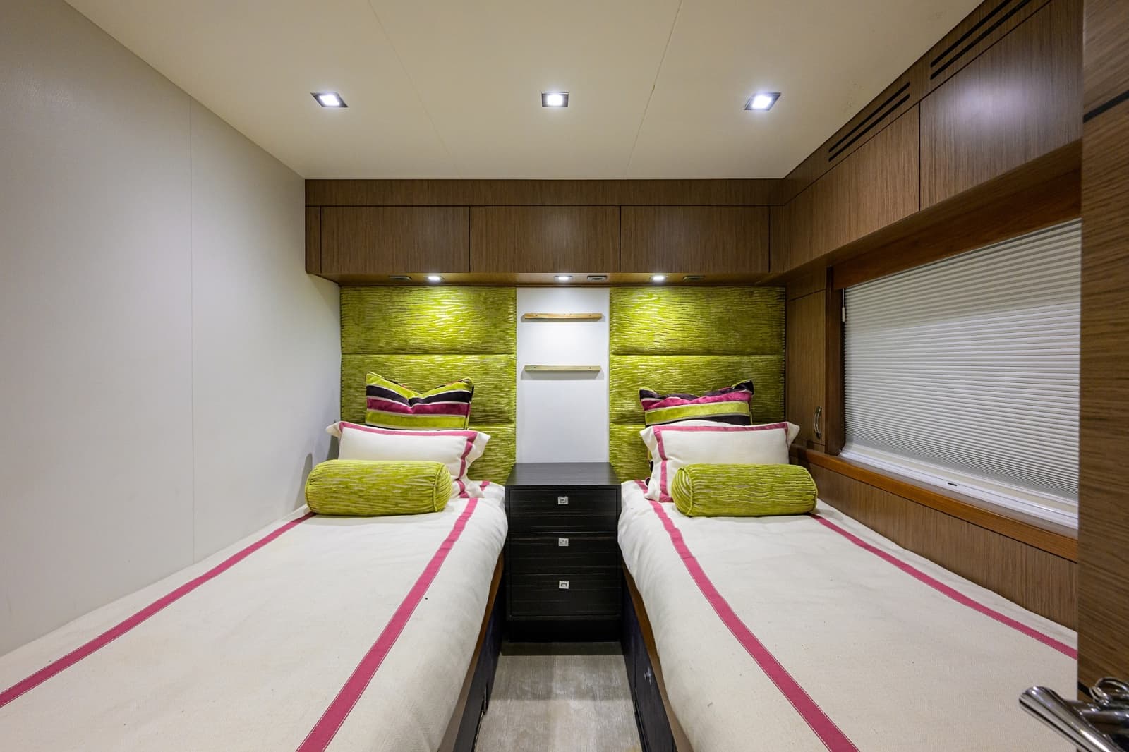 2013 Hatteras 80 Motor Yacht