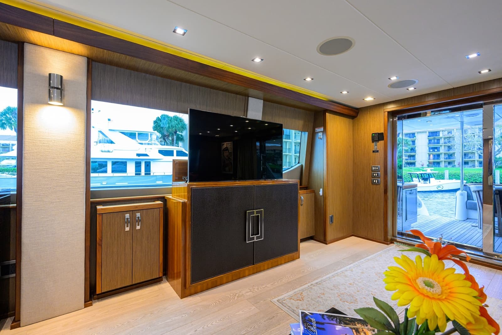 2013 Hatteras 80 Motor Yacht