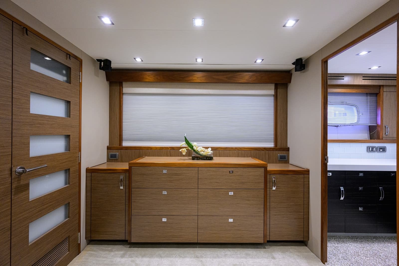 2013 Hatteras 80 Motor Yacht