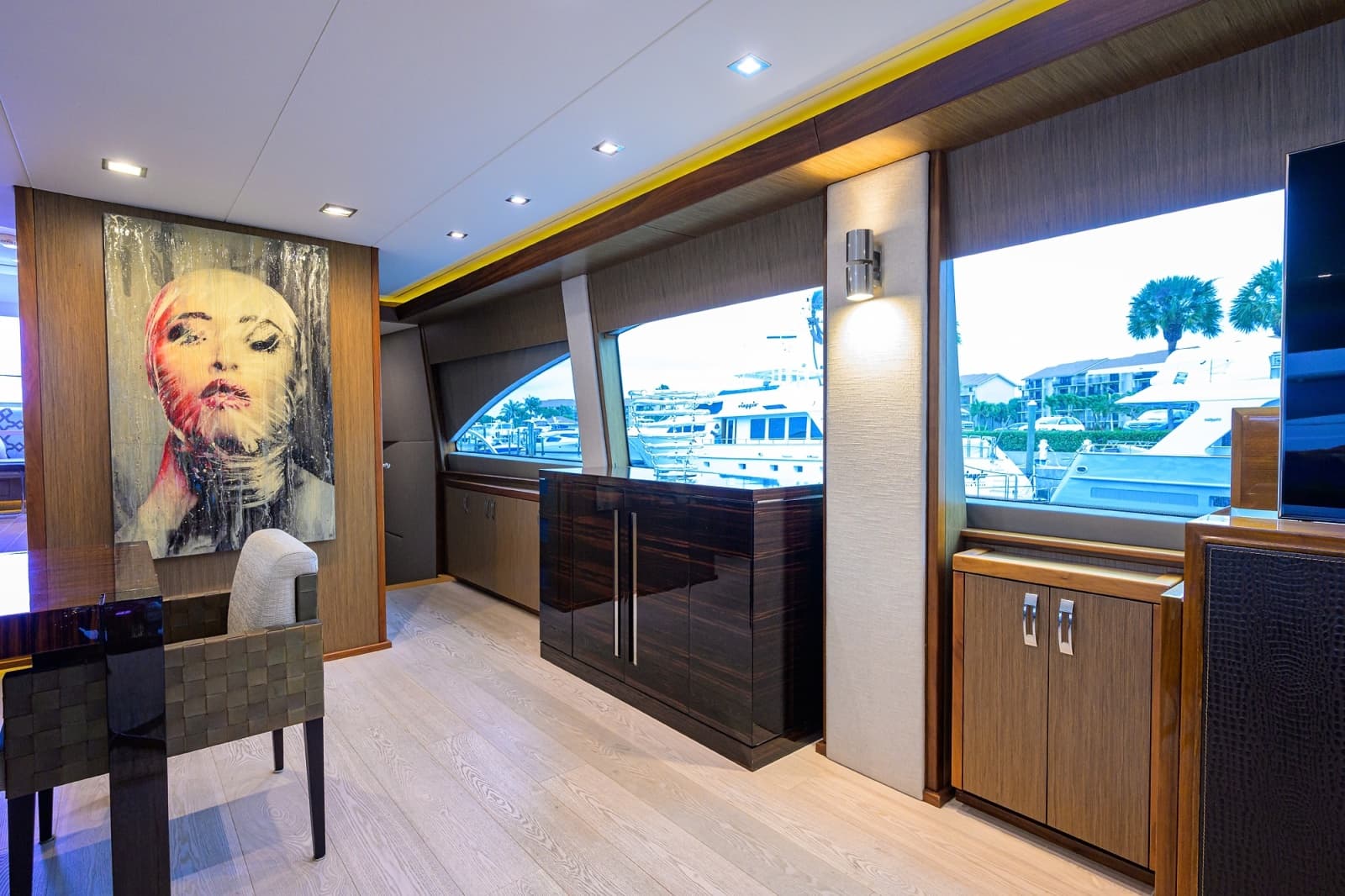 2013 Hatteras 80 Motor Yacht