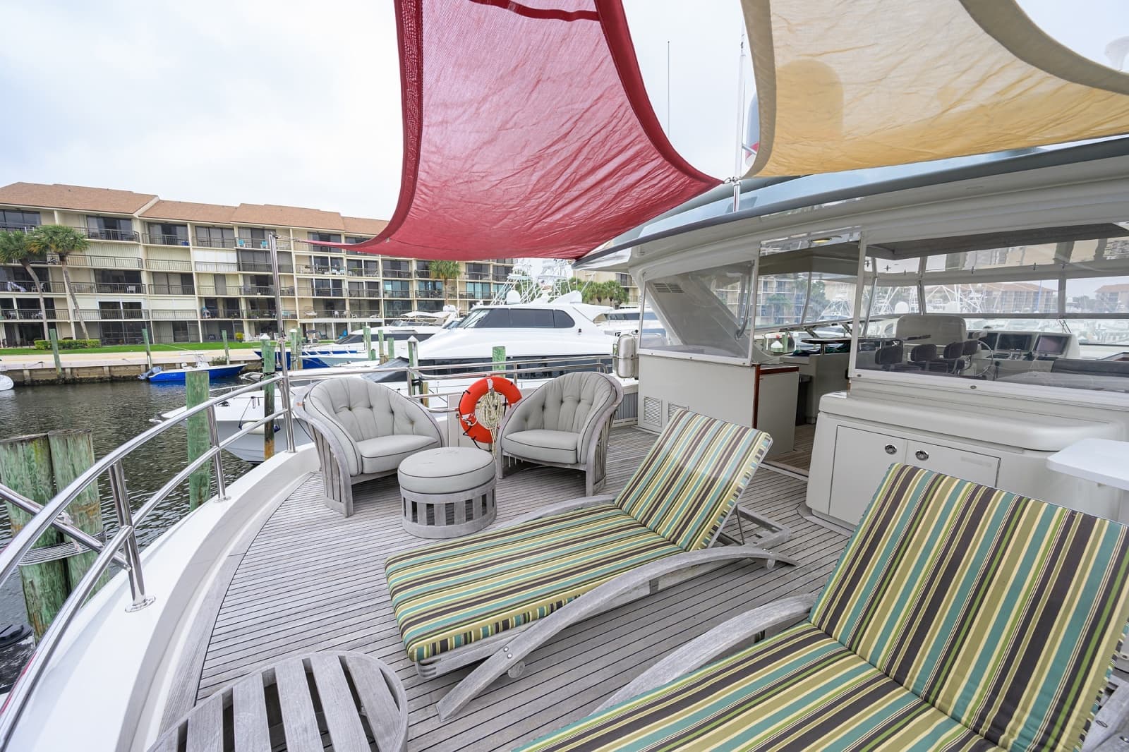 2013 Hatteras 80 Motor Yacht