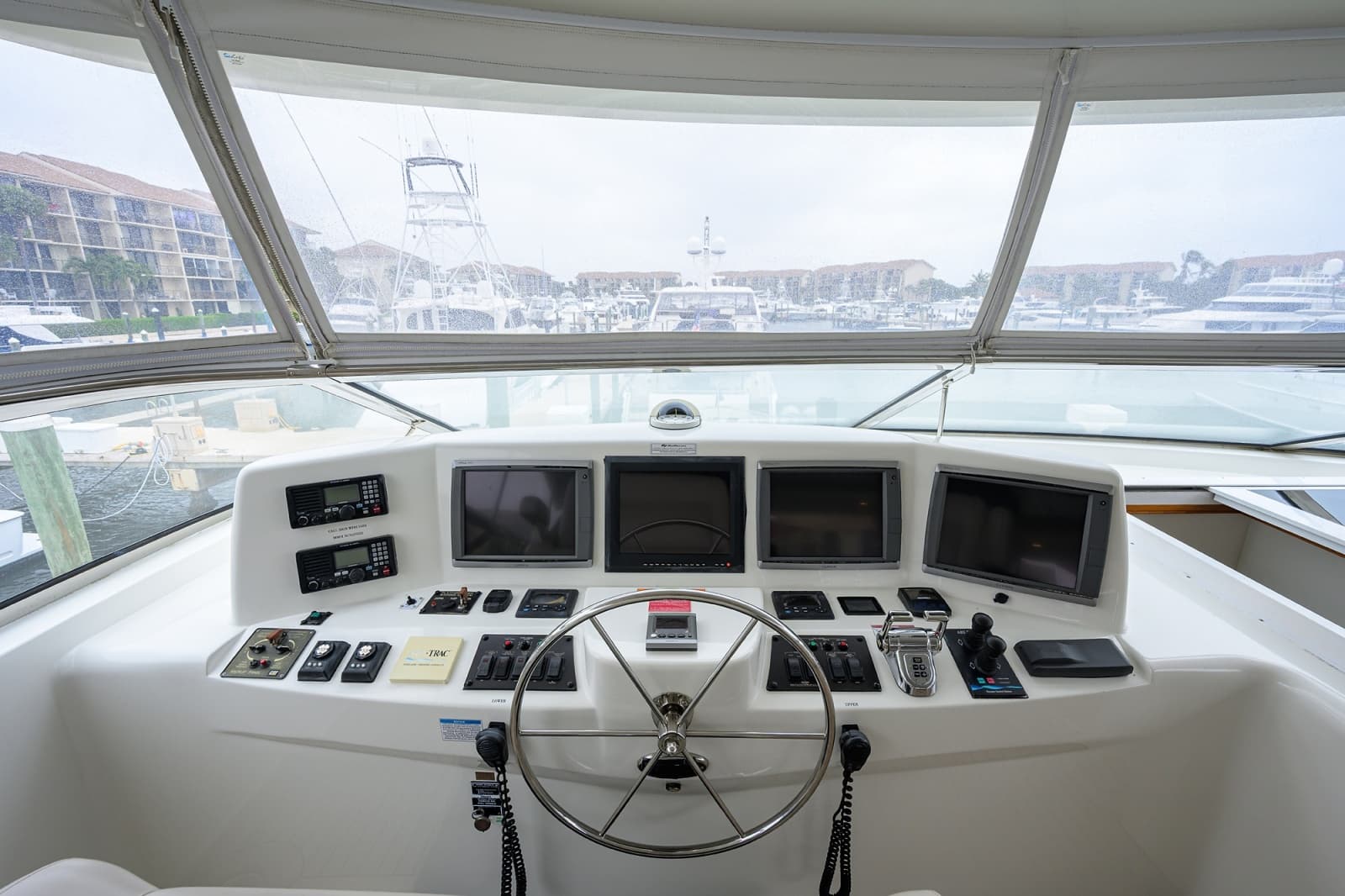 2013 Hatteras 80 Motor Yacht