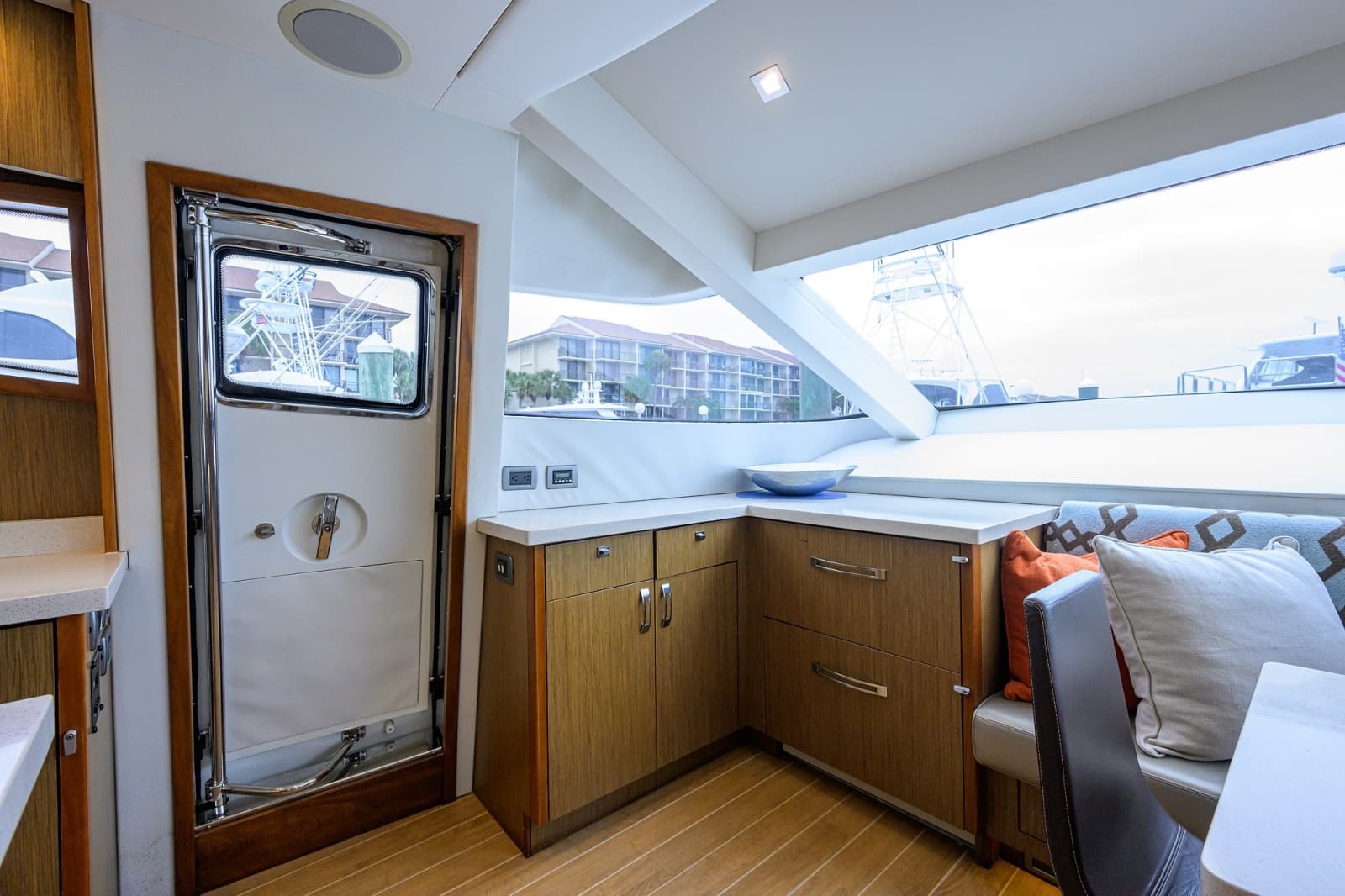 2013 Hatteras 80 Motor Yacht