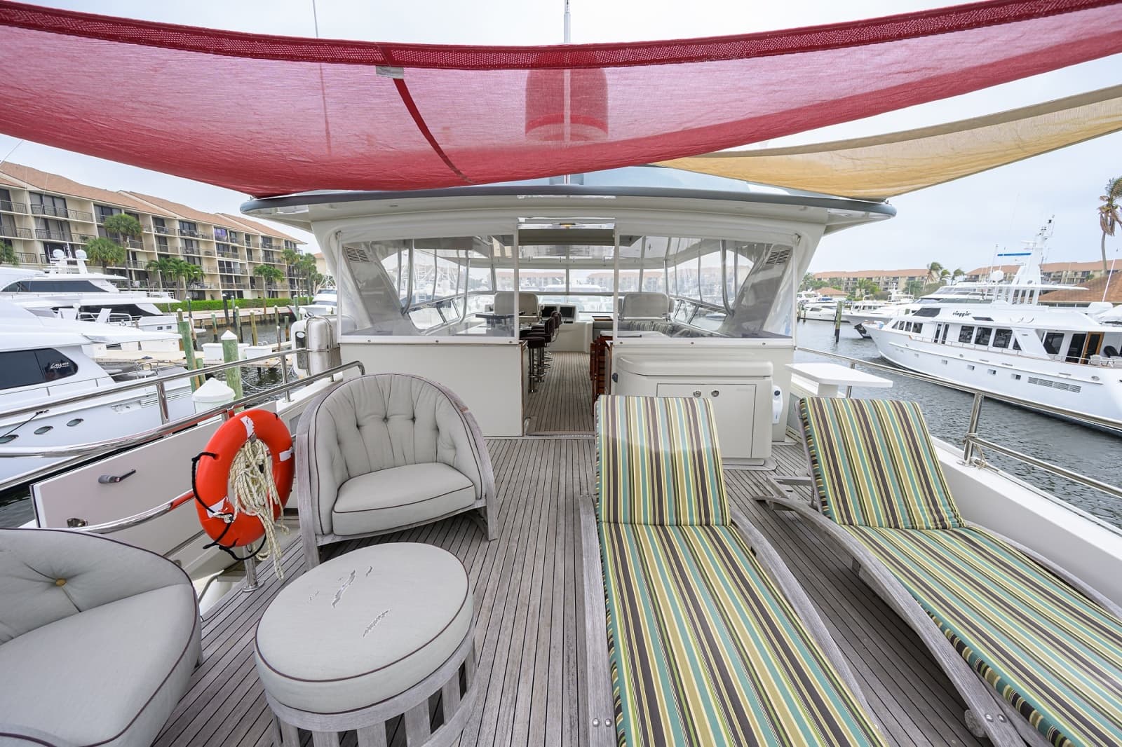 2013 Hatteras 80 Motor Yacht