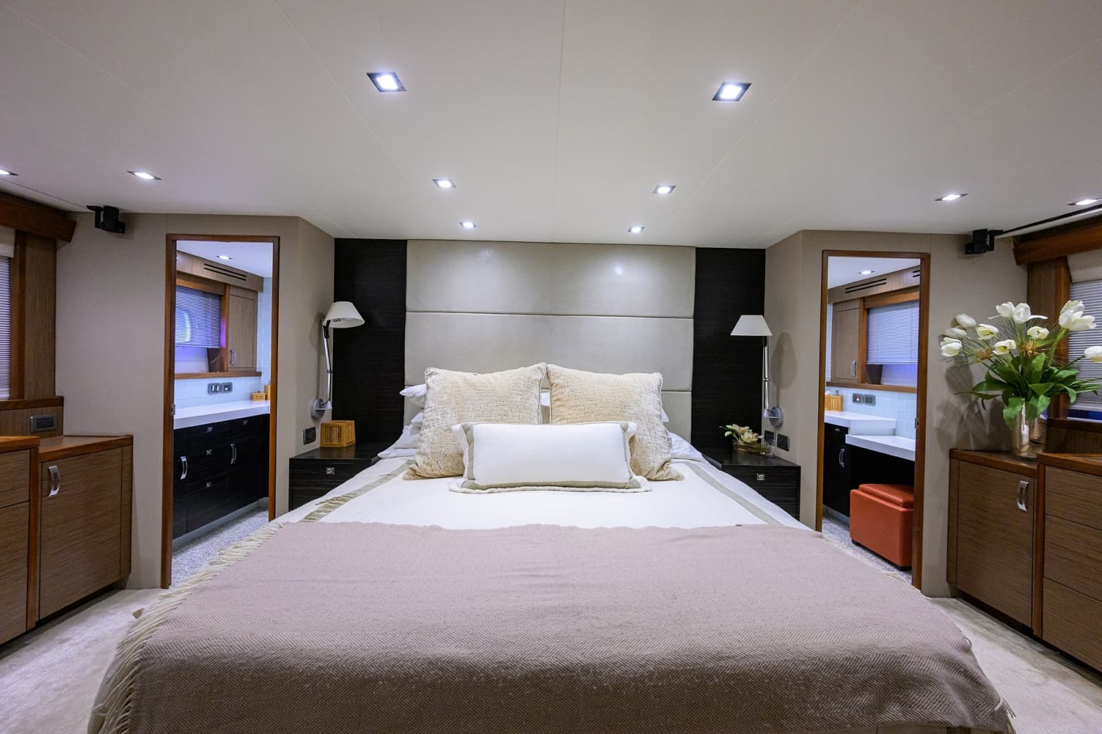 2013 Hatteras 80 Motor Yacht