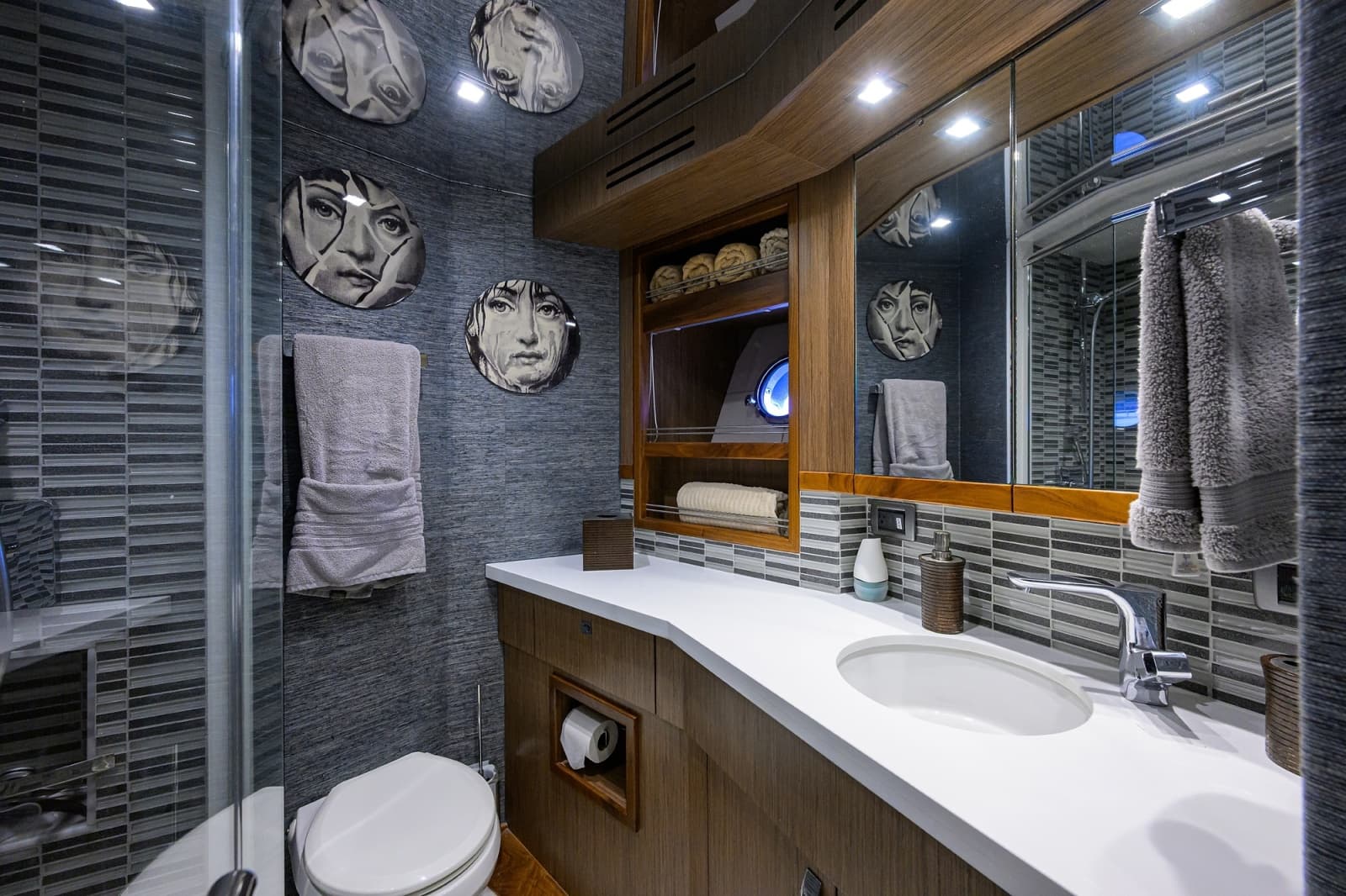 2013 Hatteras 80 Motor Yacht