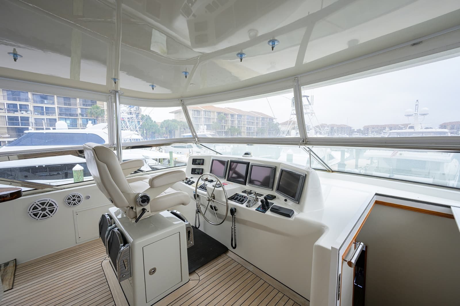 2013 Hatteras 80 Motor Yacht