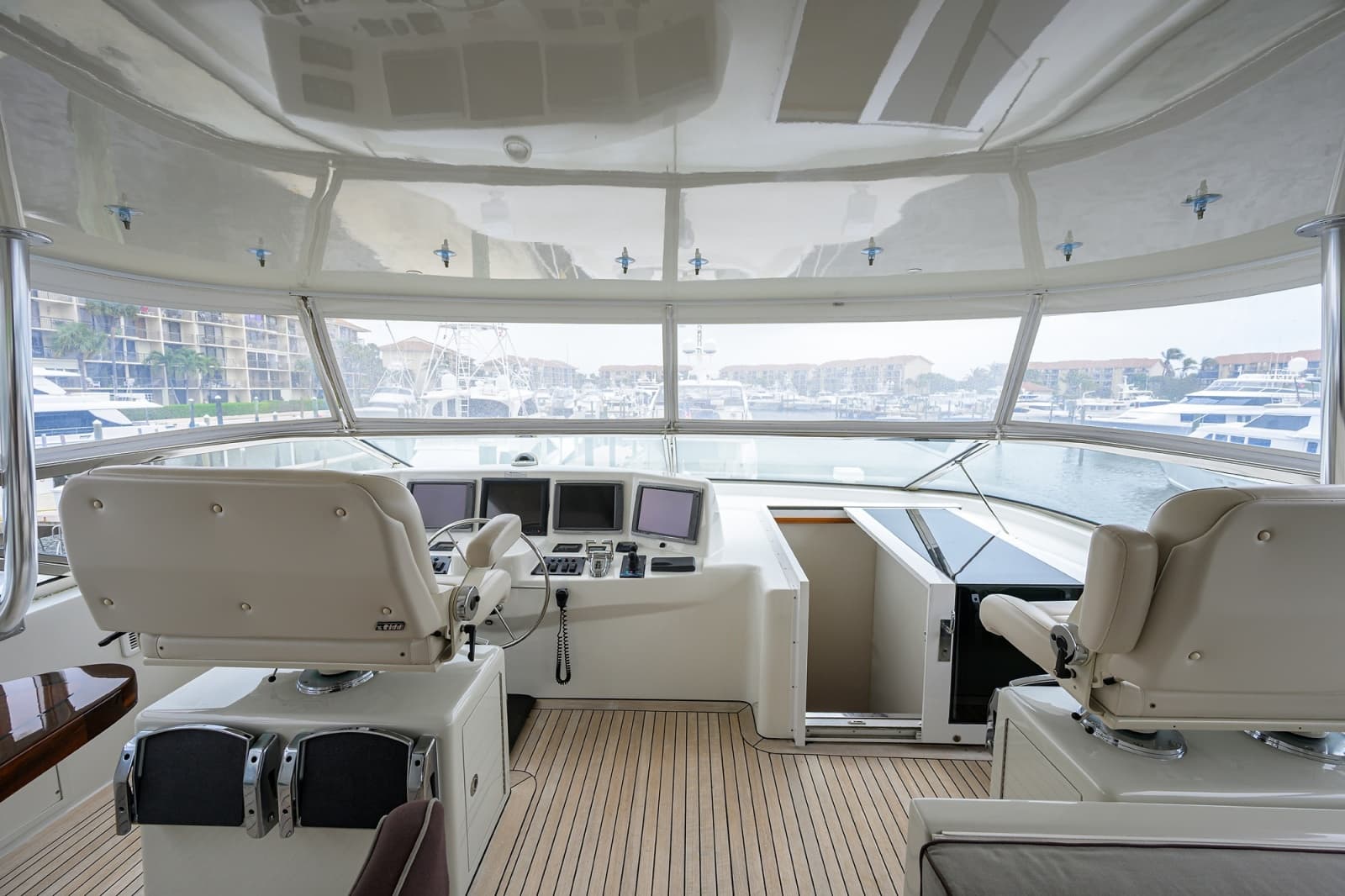 2013 Hatteras 80 Motor Yacht