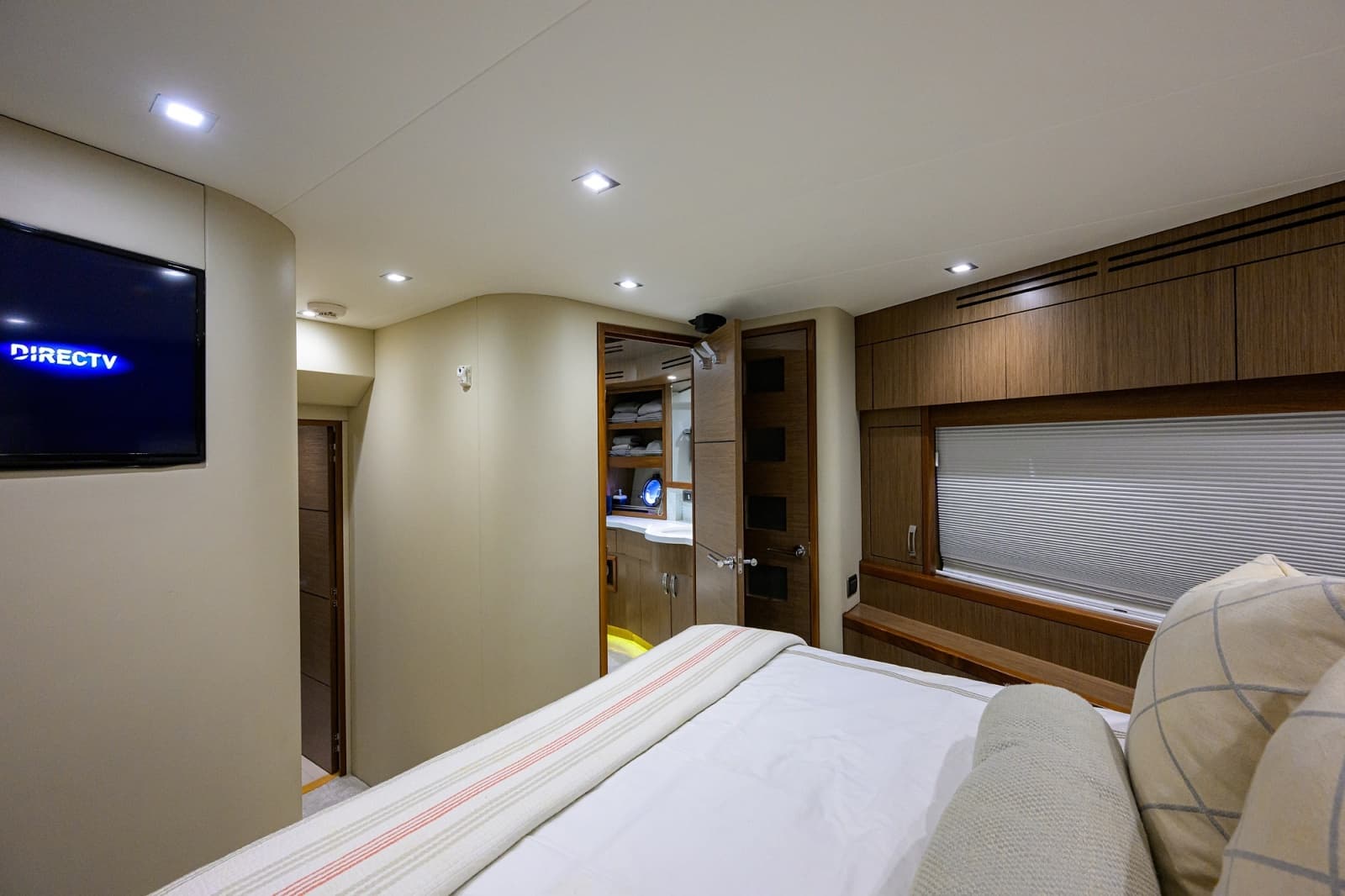 2013 Hatteras 80 Motor Yacht