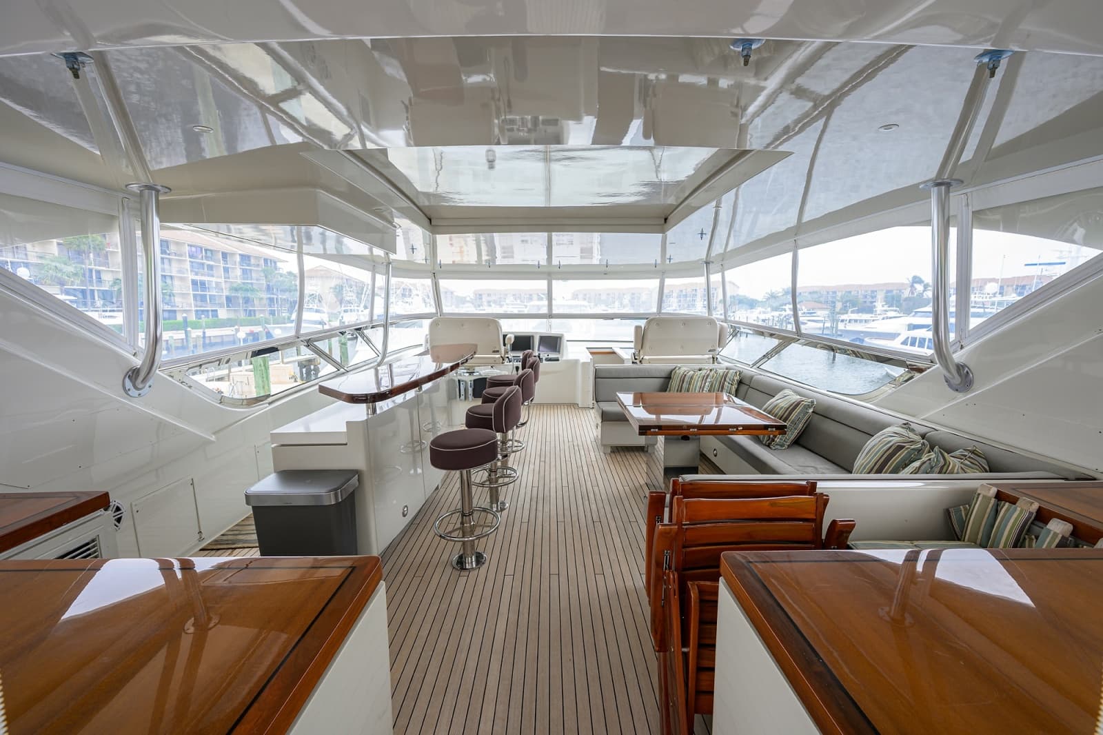 2013 Hatteras 80 Motor Yacht