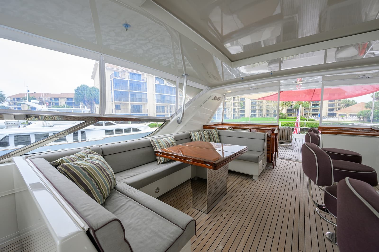 2013 Hatteras 80 Motor Yacht