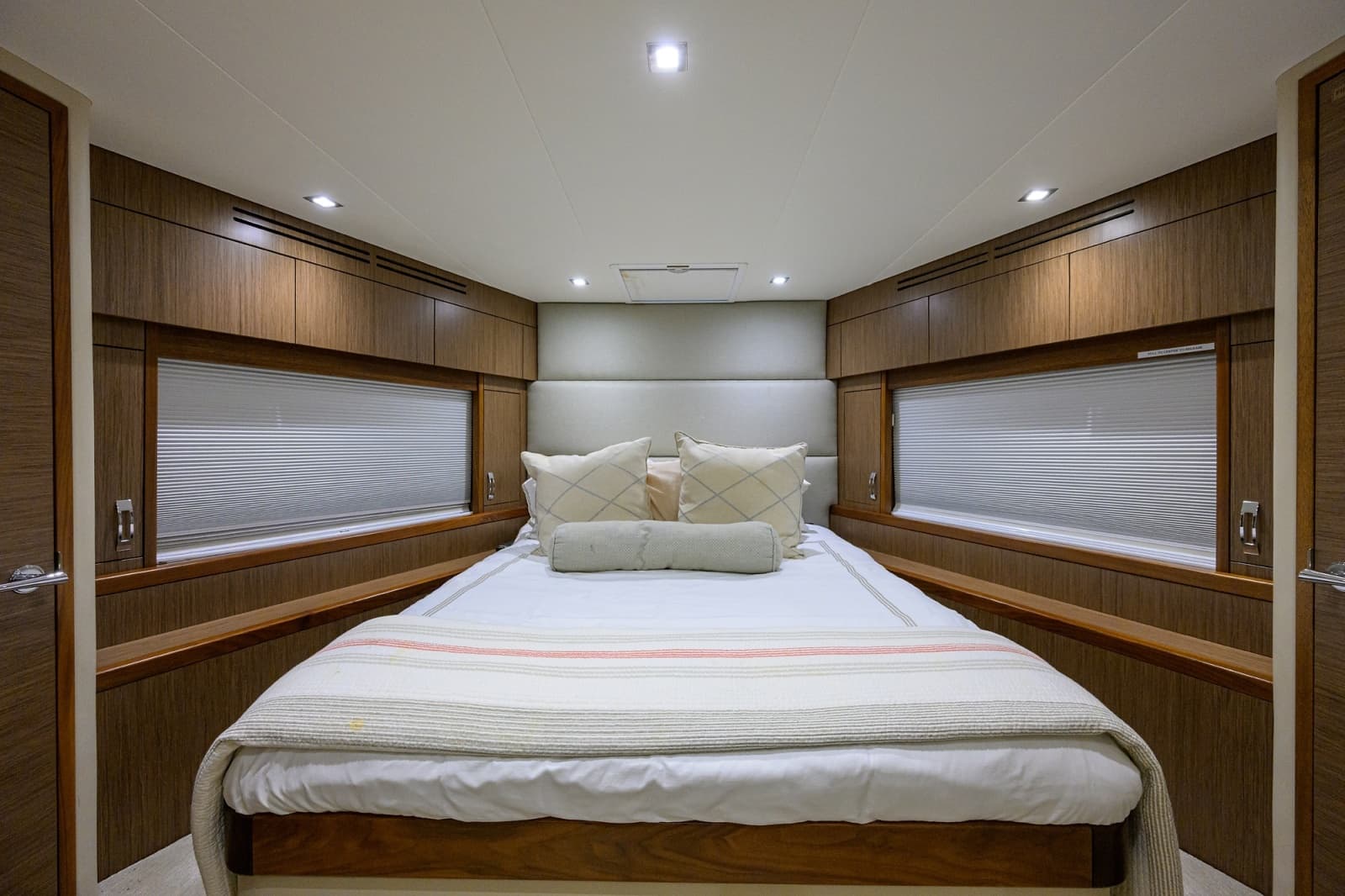 2013 Hatteras 80 Motor Yacht