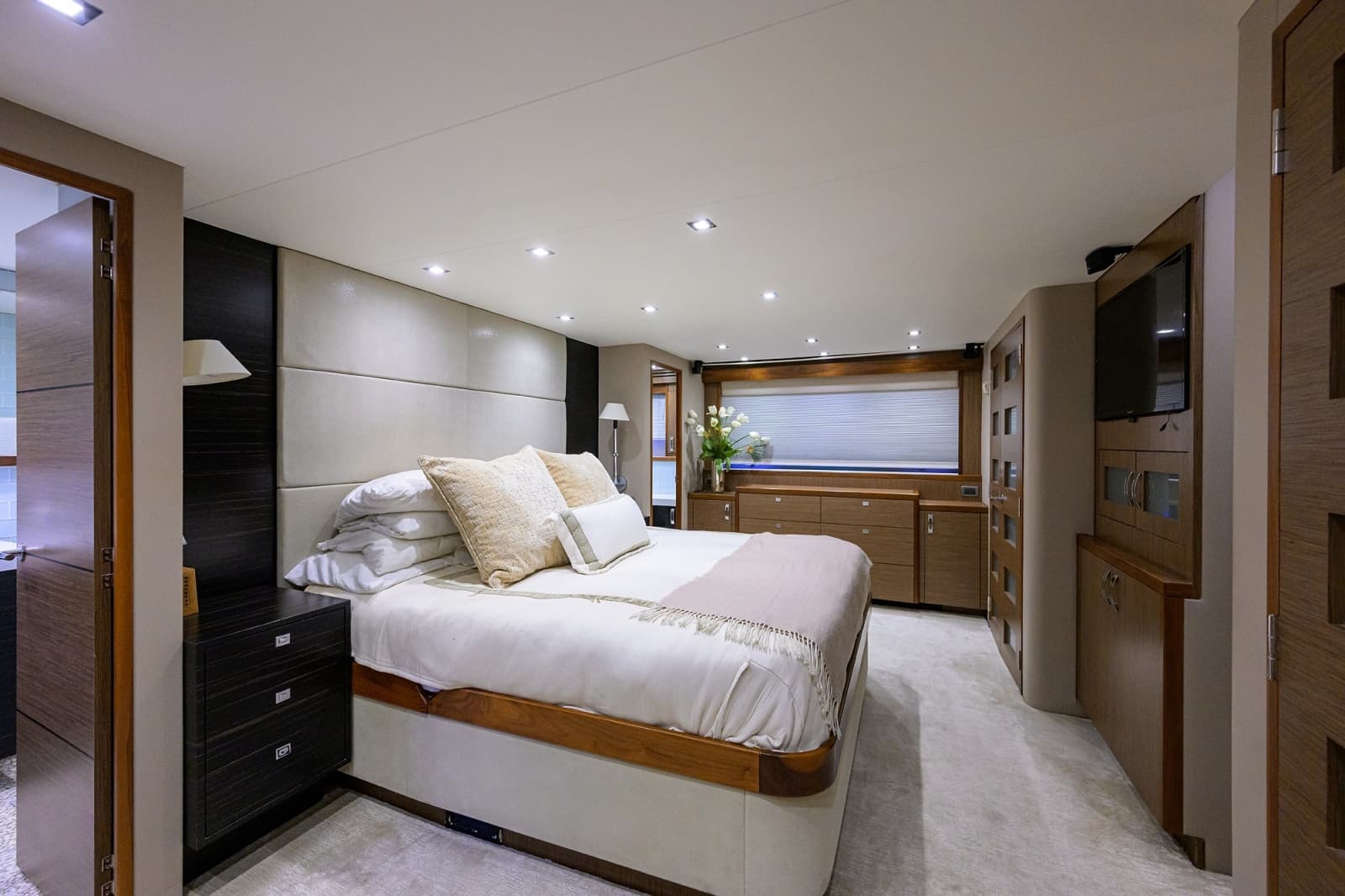 2013 Hatteras 80 Motor Yacht