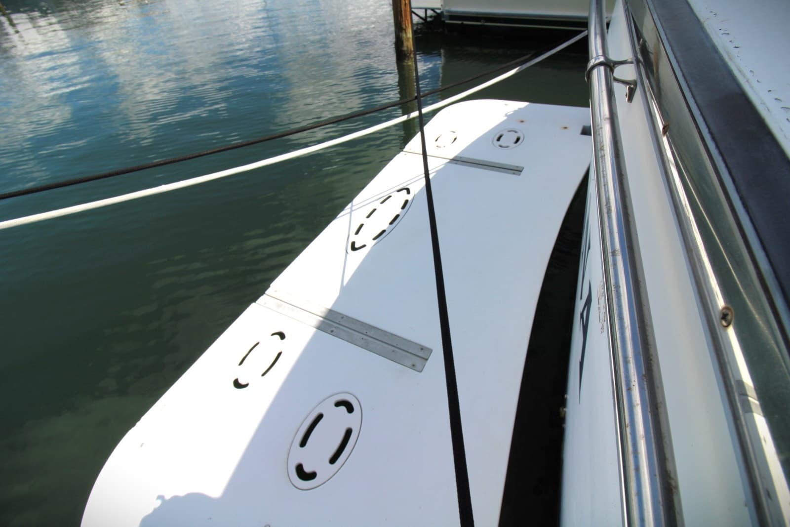 1995 Jefferson 52 Rivanna Cockpit MY