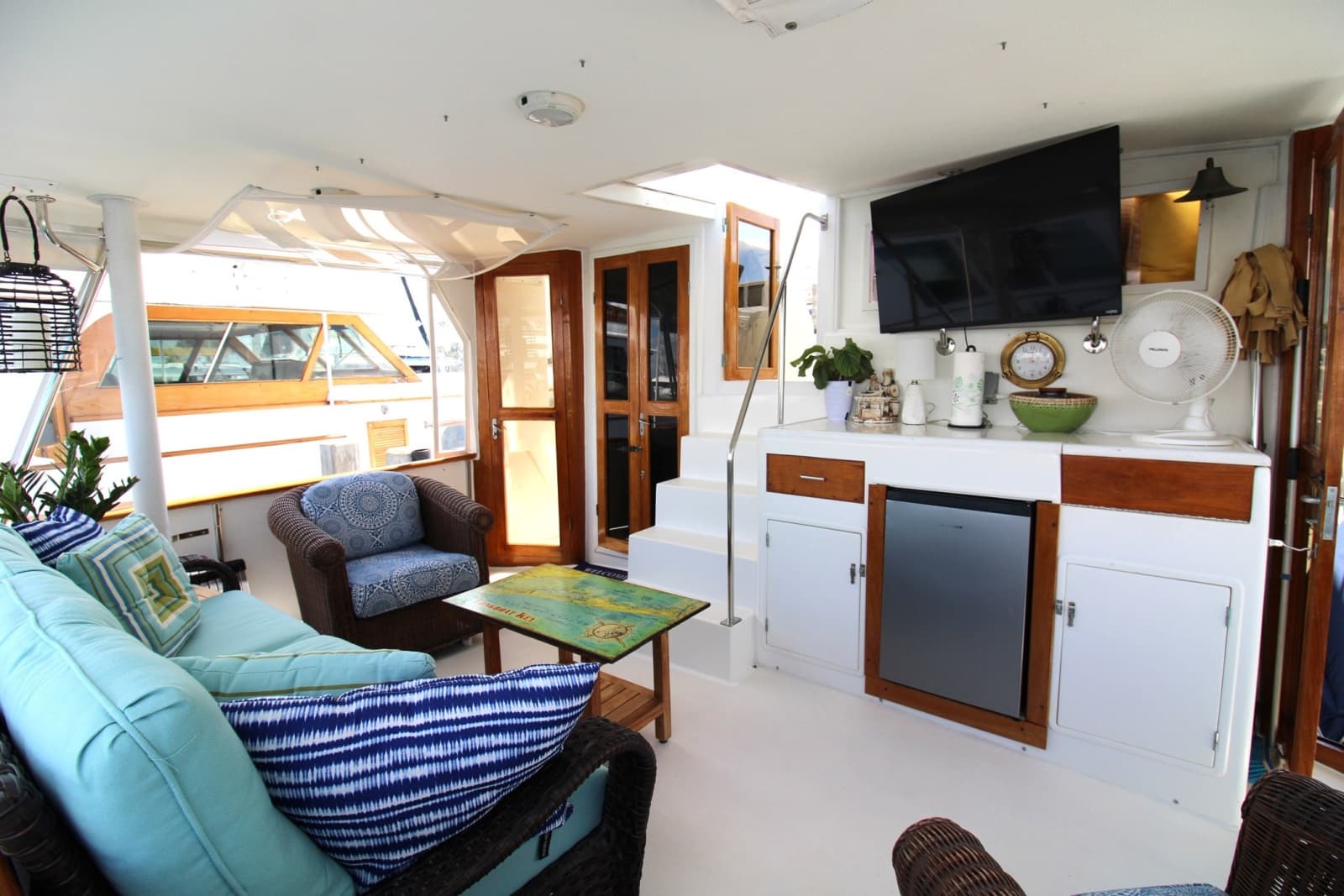 1995 Jefferson 52 Rivanna Cockpit MY
