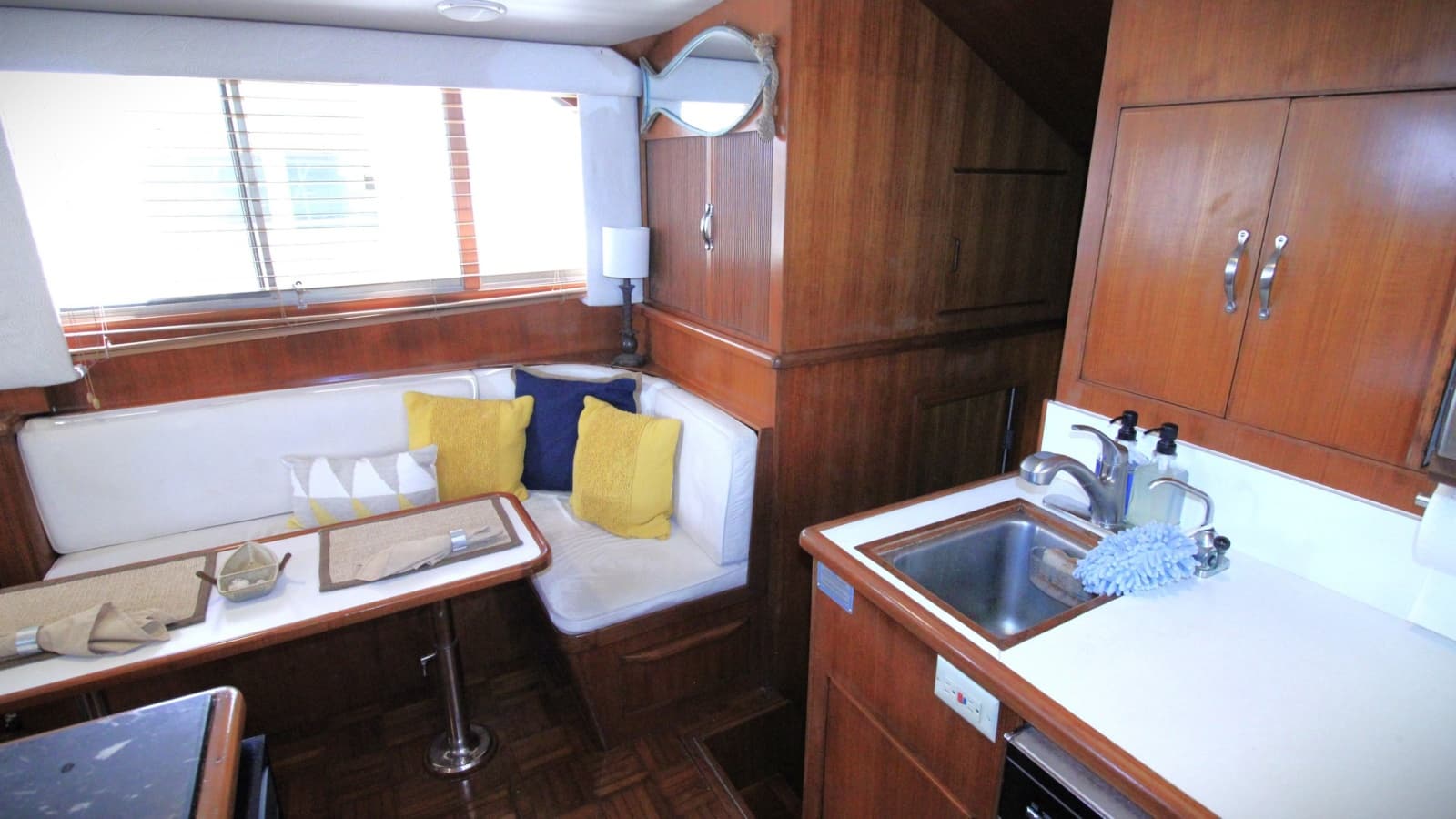 1995 Jefferson 52 Rivanna Cockpit MY
