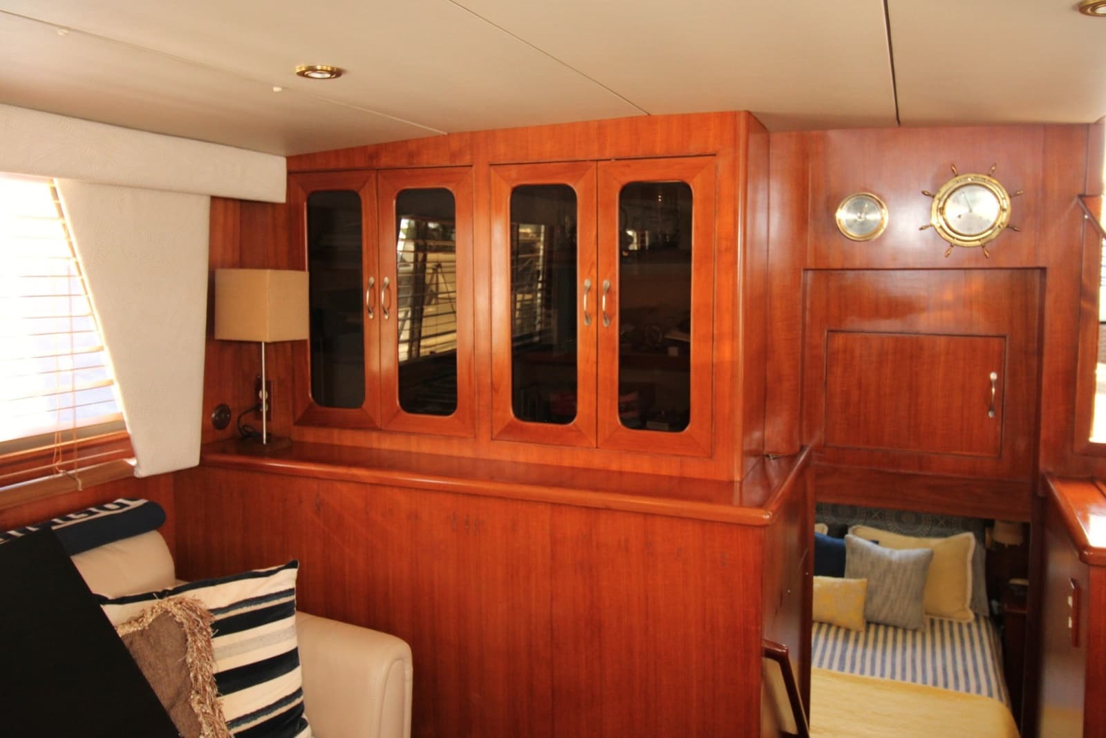 1995 Jefferson 52 Rivanna Cockpit MY