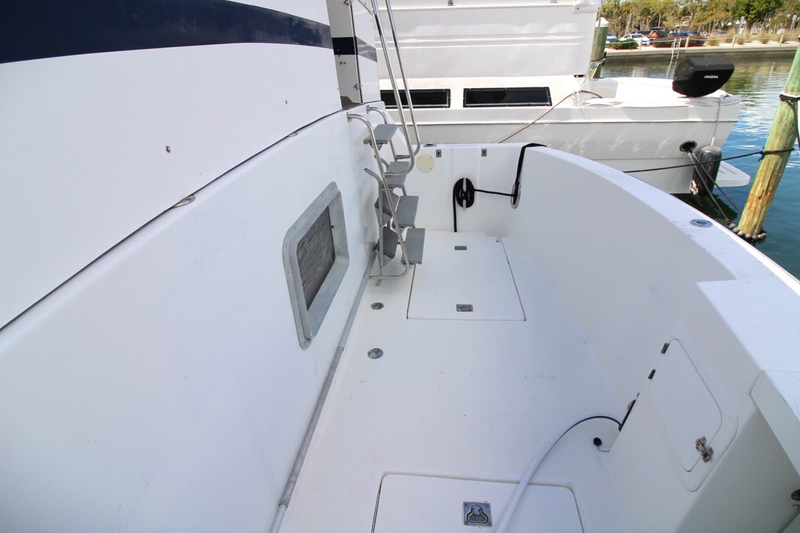 1995 Jefferson 52 Rivanna Cockpit MY