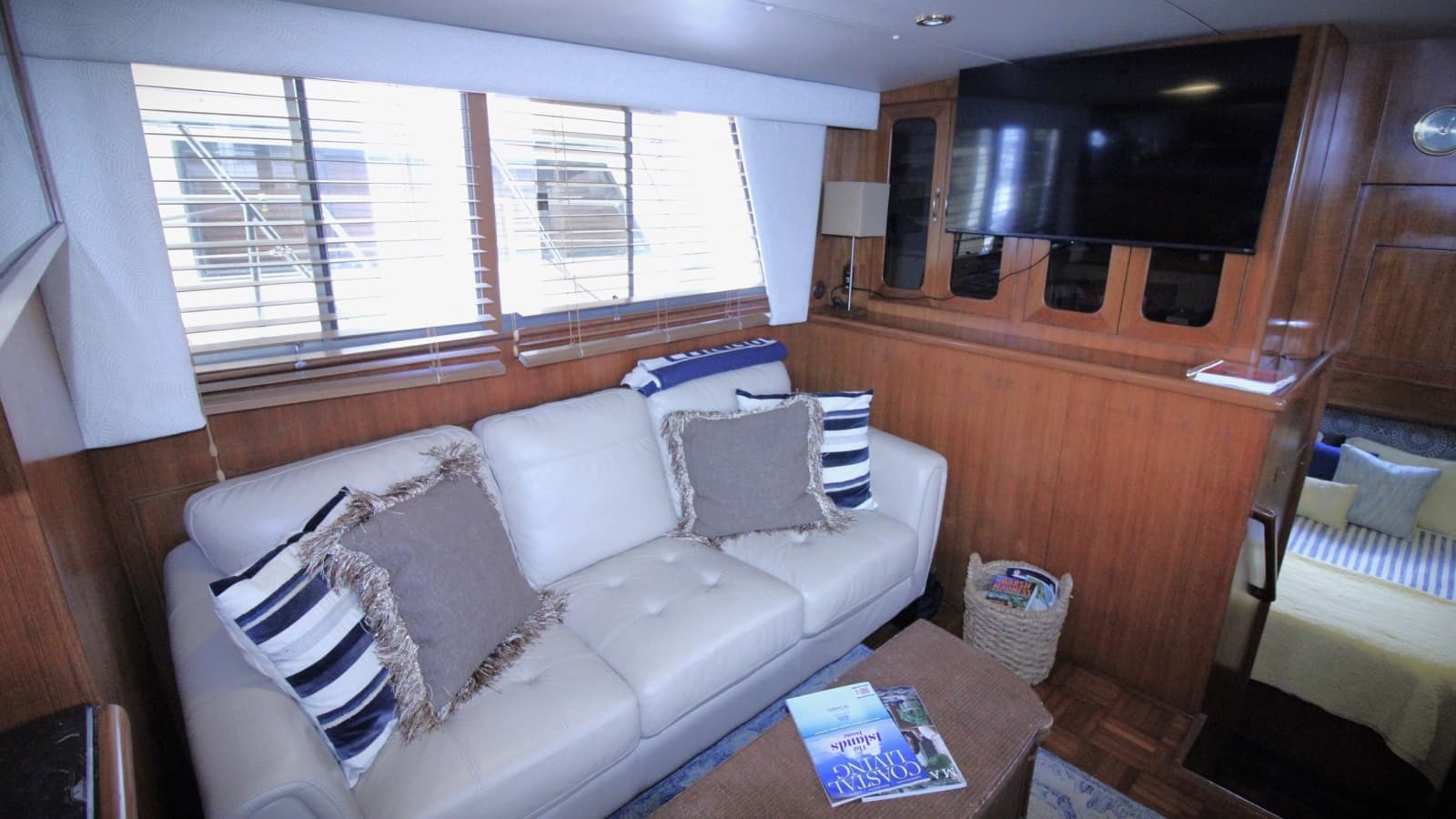 1995 Jefferson 52 Rivanna Cockpit MY