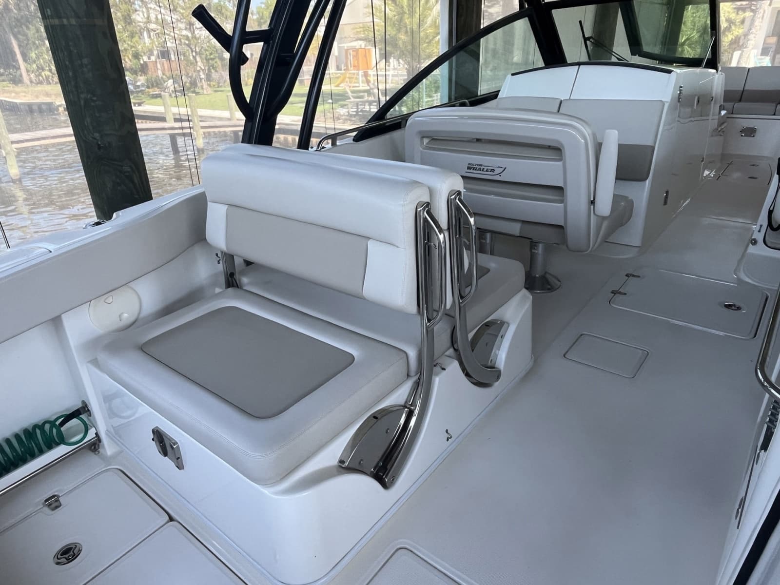 2022 Boston Whaler 320 Vantage