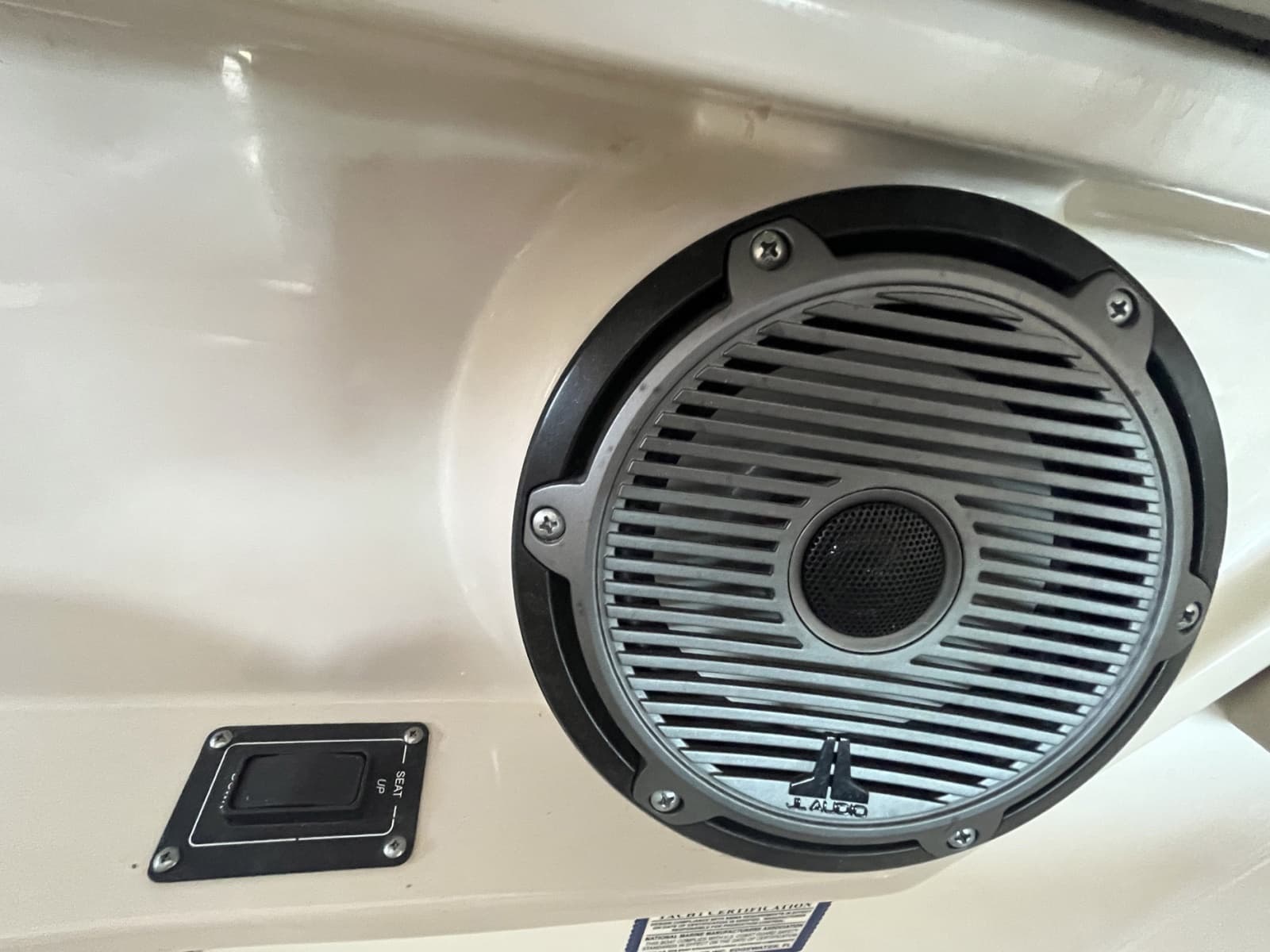 2022 Boston Whaler 320 Vantage