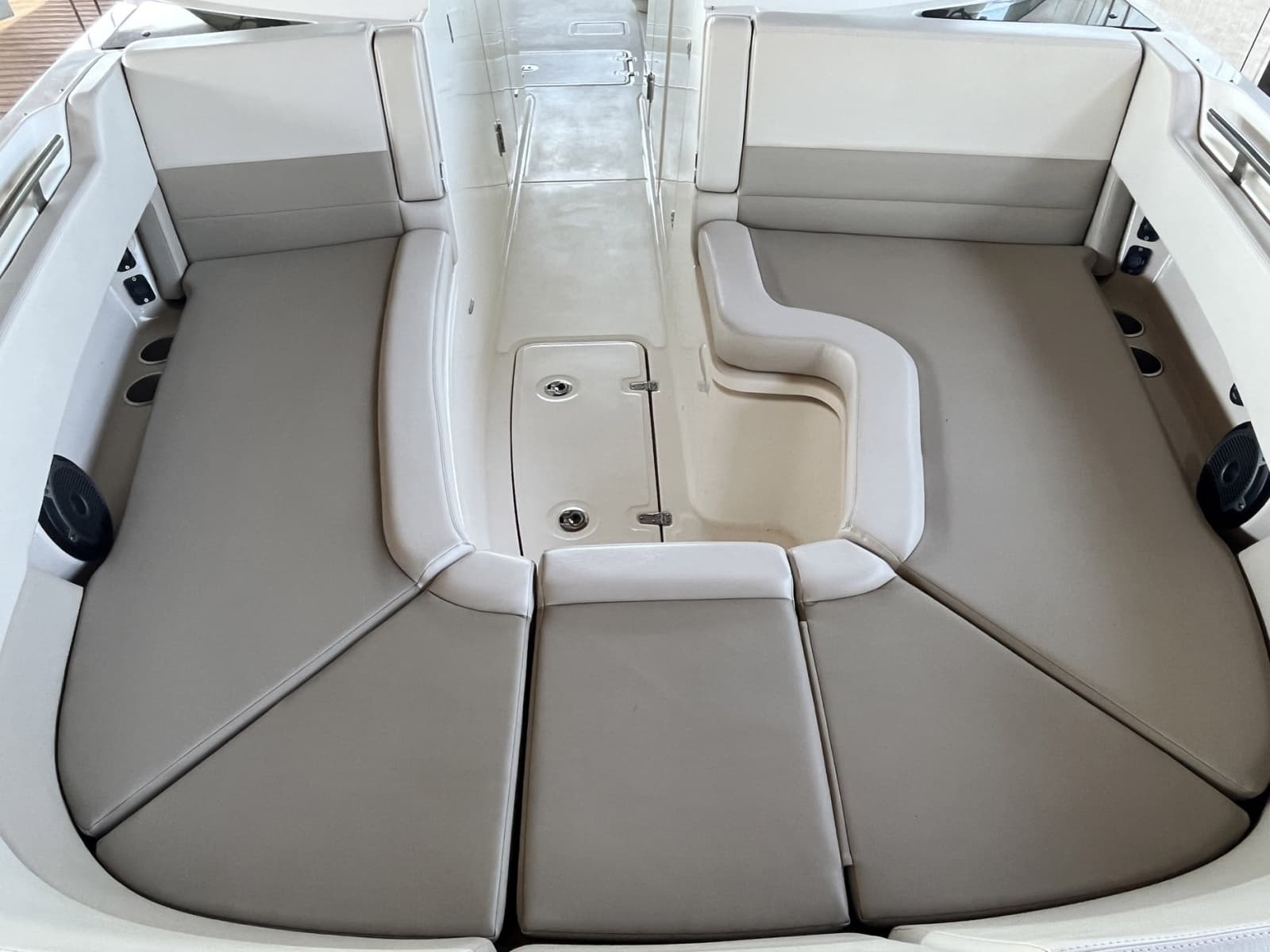 2022 Boston Whaler 320 Vantage