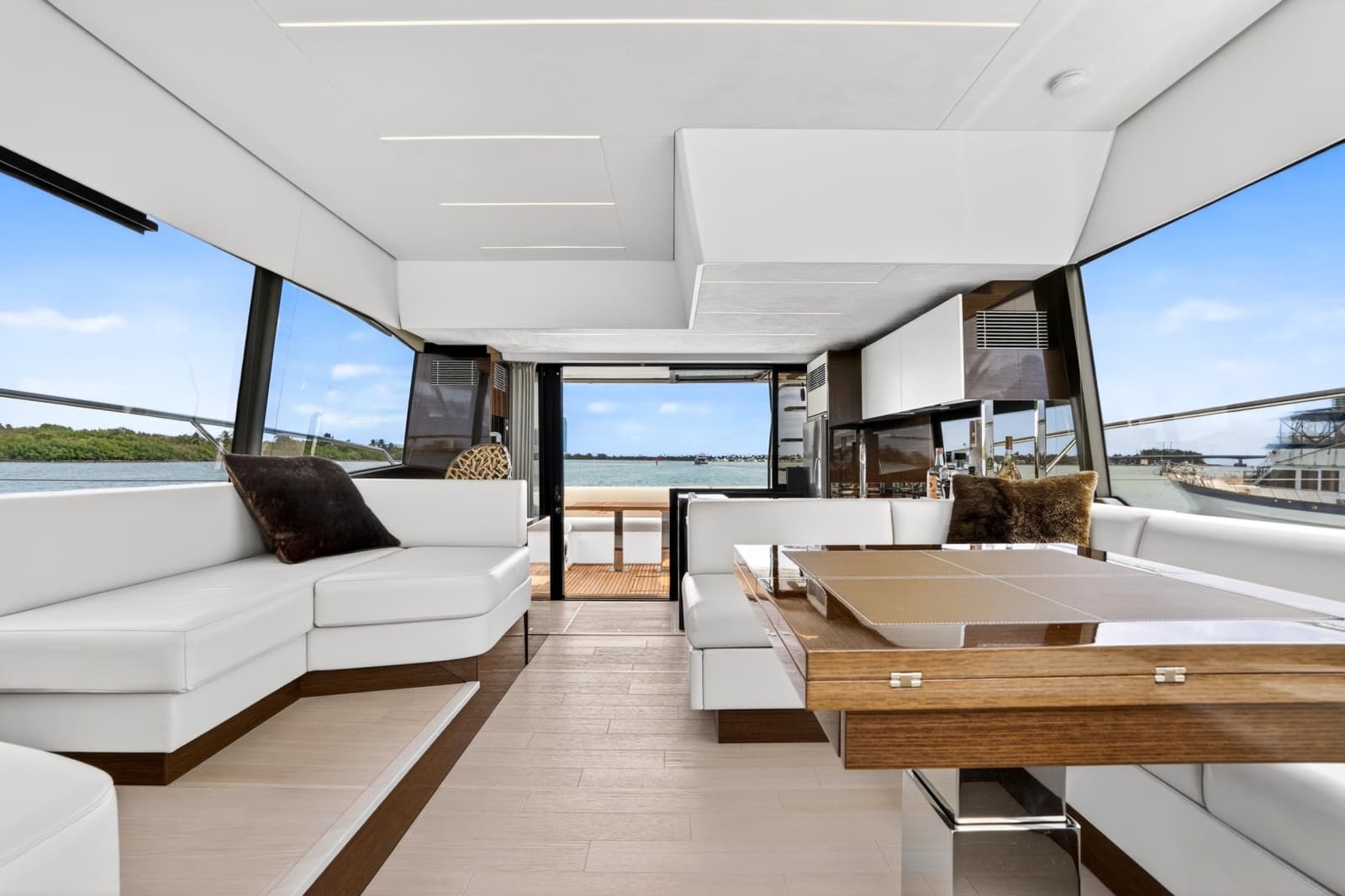 2023 Prestige 590