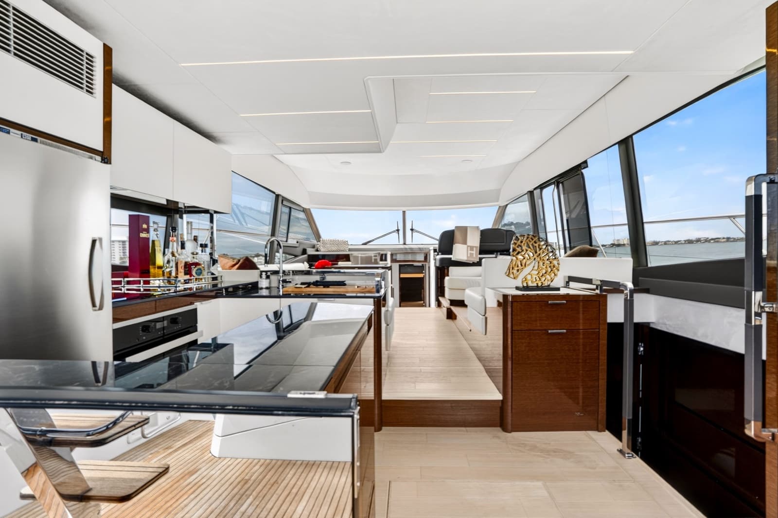 2023 Prestige 590