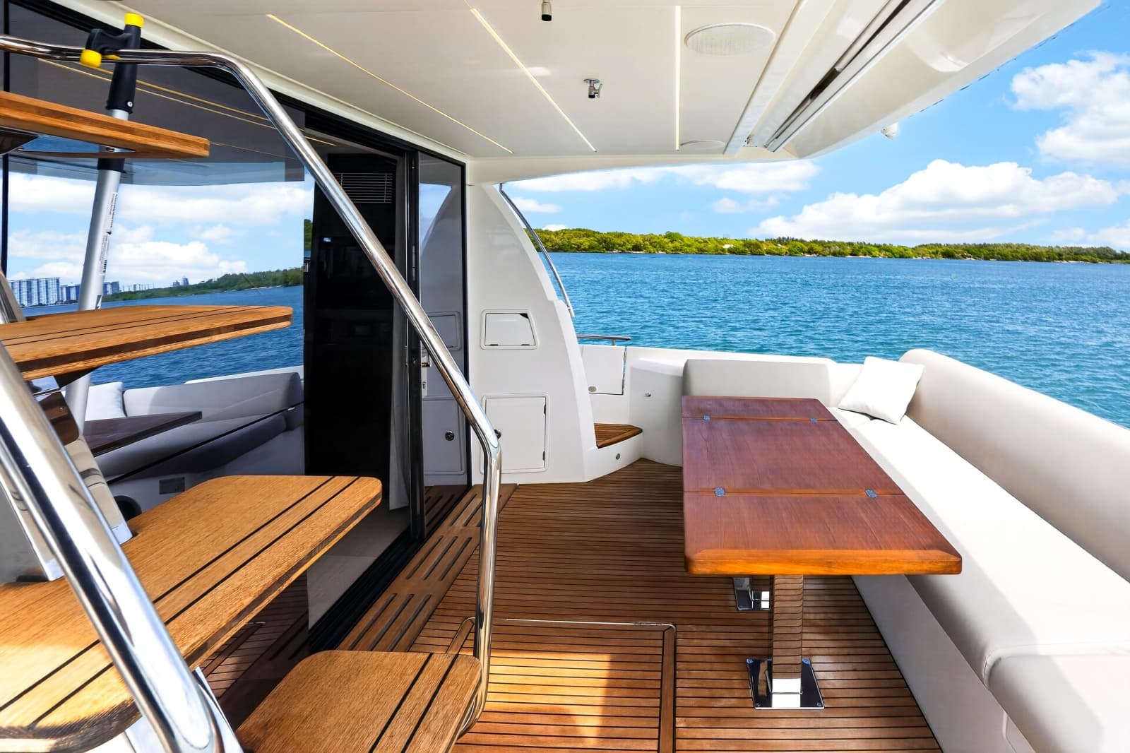 2023 Prestige 590