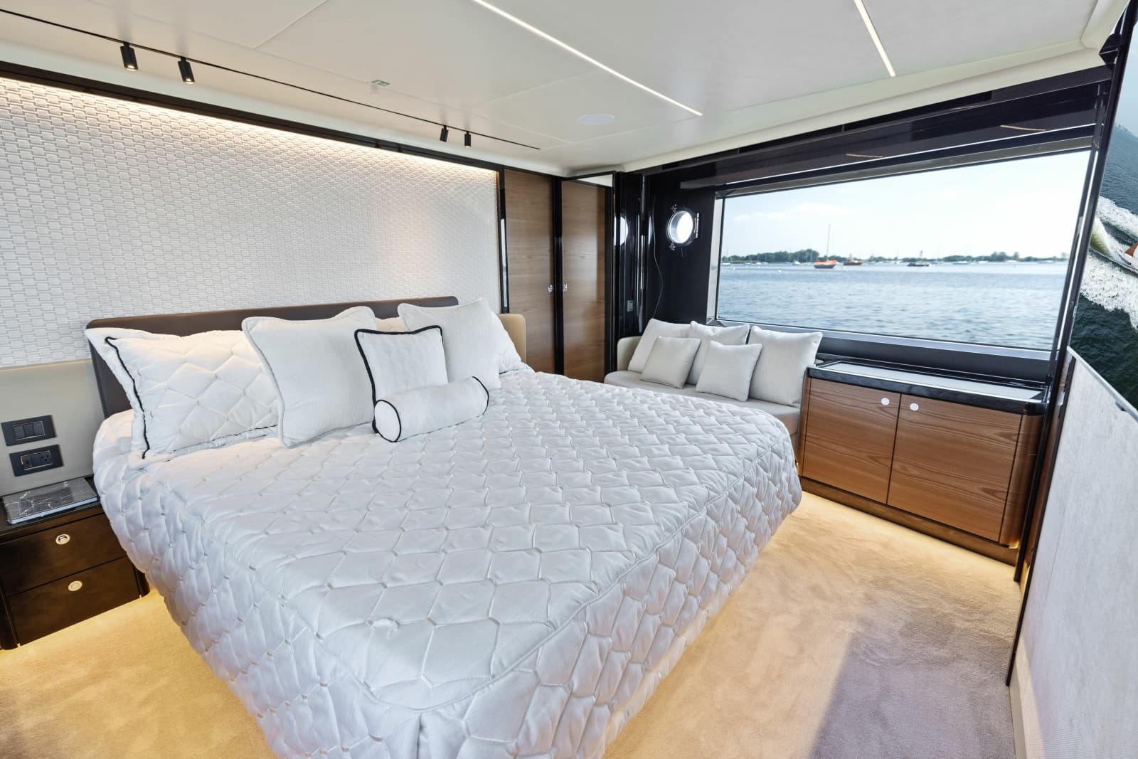 2024 Absolute Navetta 64