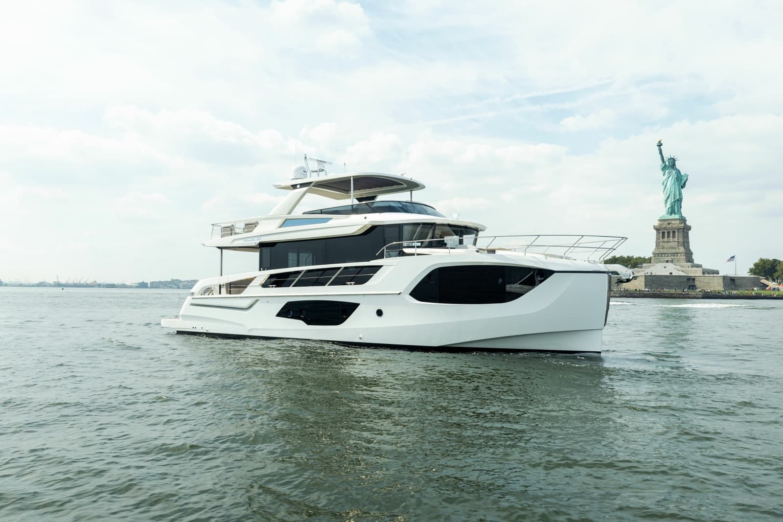 2024 Absolute Navetta 64