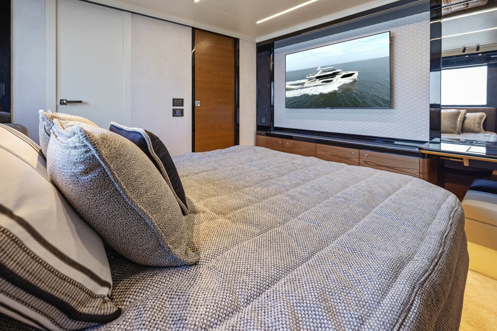 2024 Absolute Navetta 64