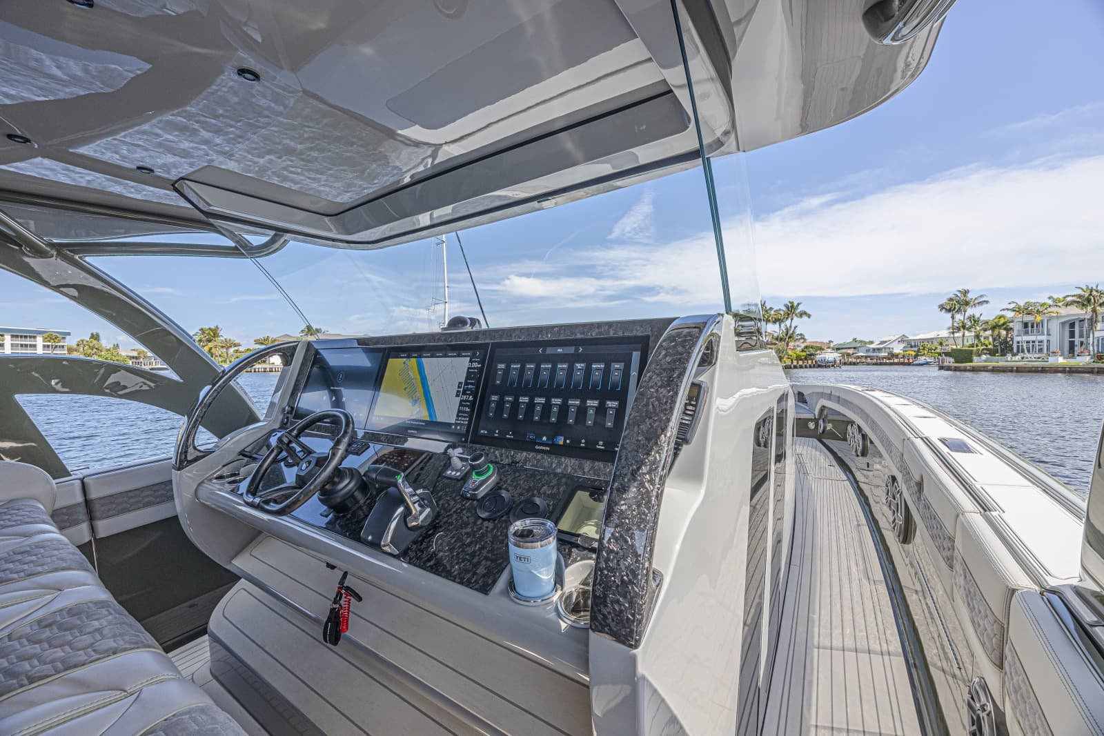 2025 Midnight Express 52 Vitesse