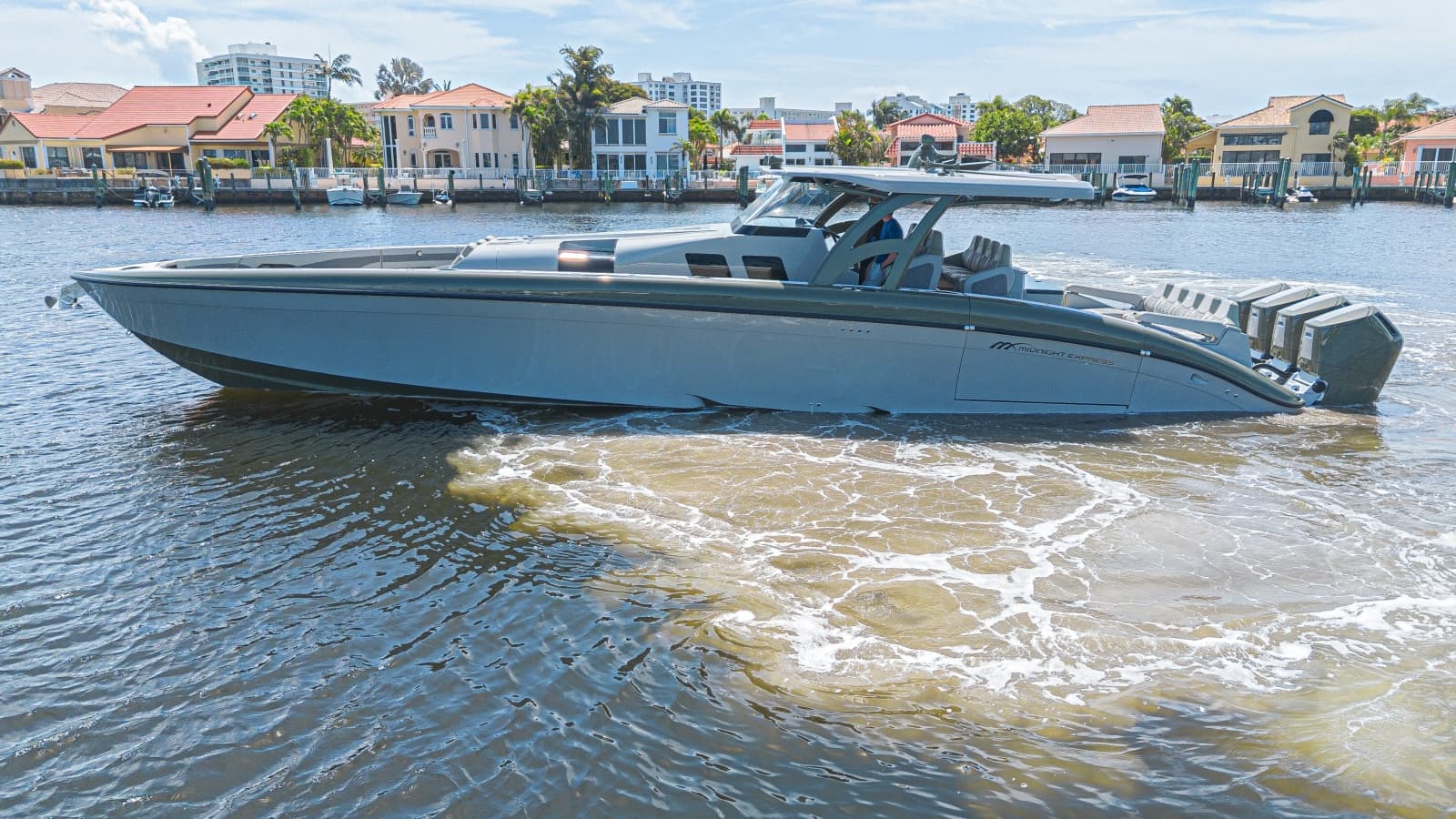 2025 Midnight Express 52 Vitesse