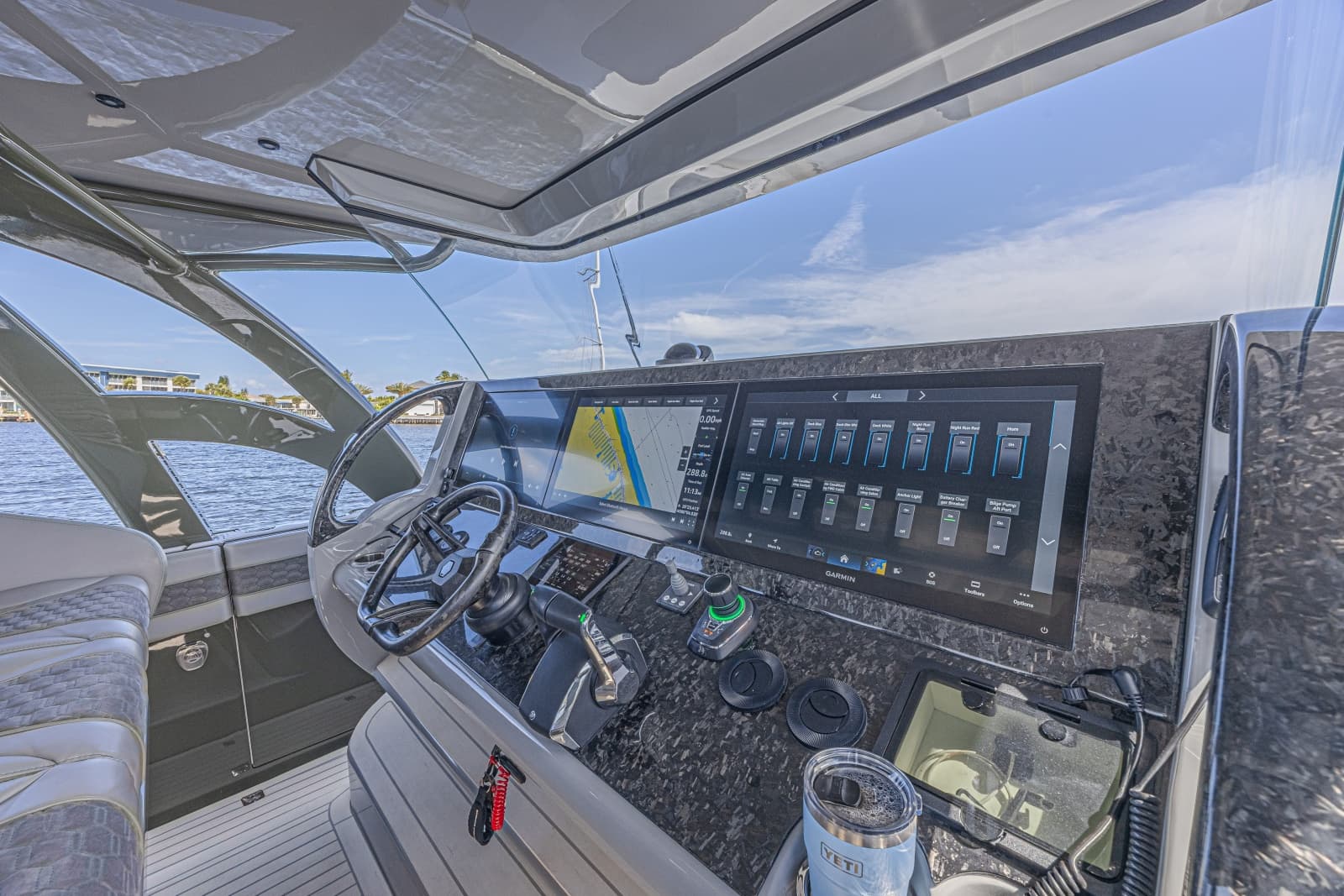 2025 Midnight Express 52 Vitesse
