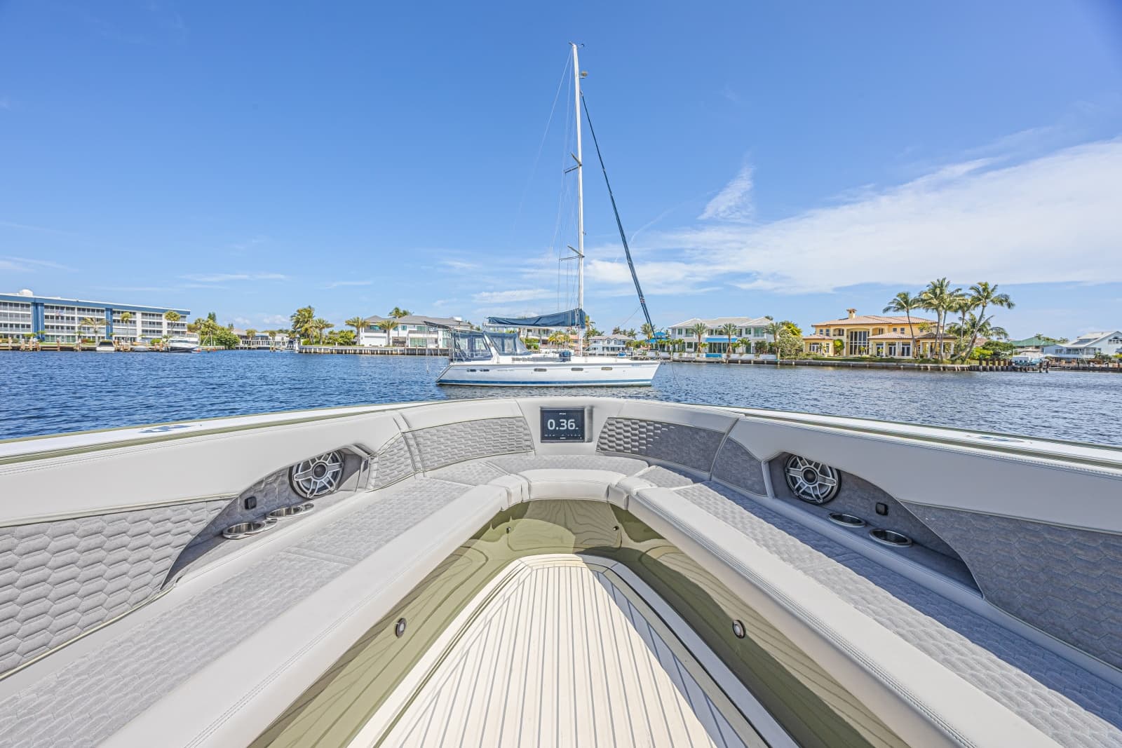 2025 Midnight Express 52 Vitesse