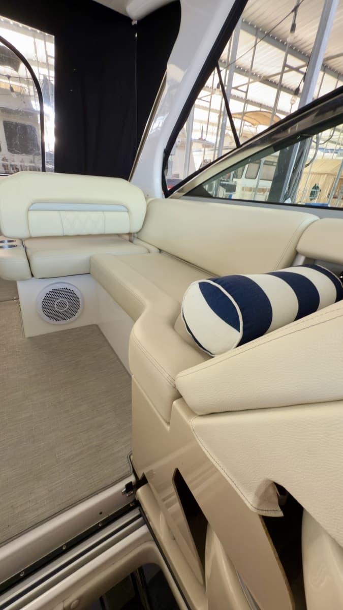 2020 Regal 33 Express