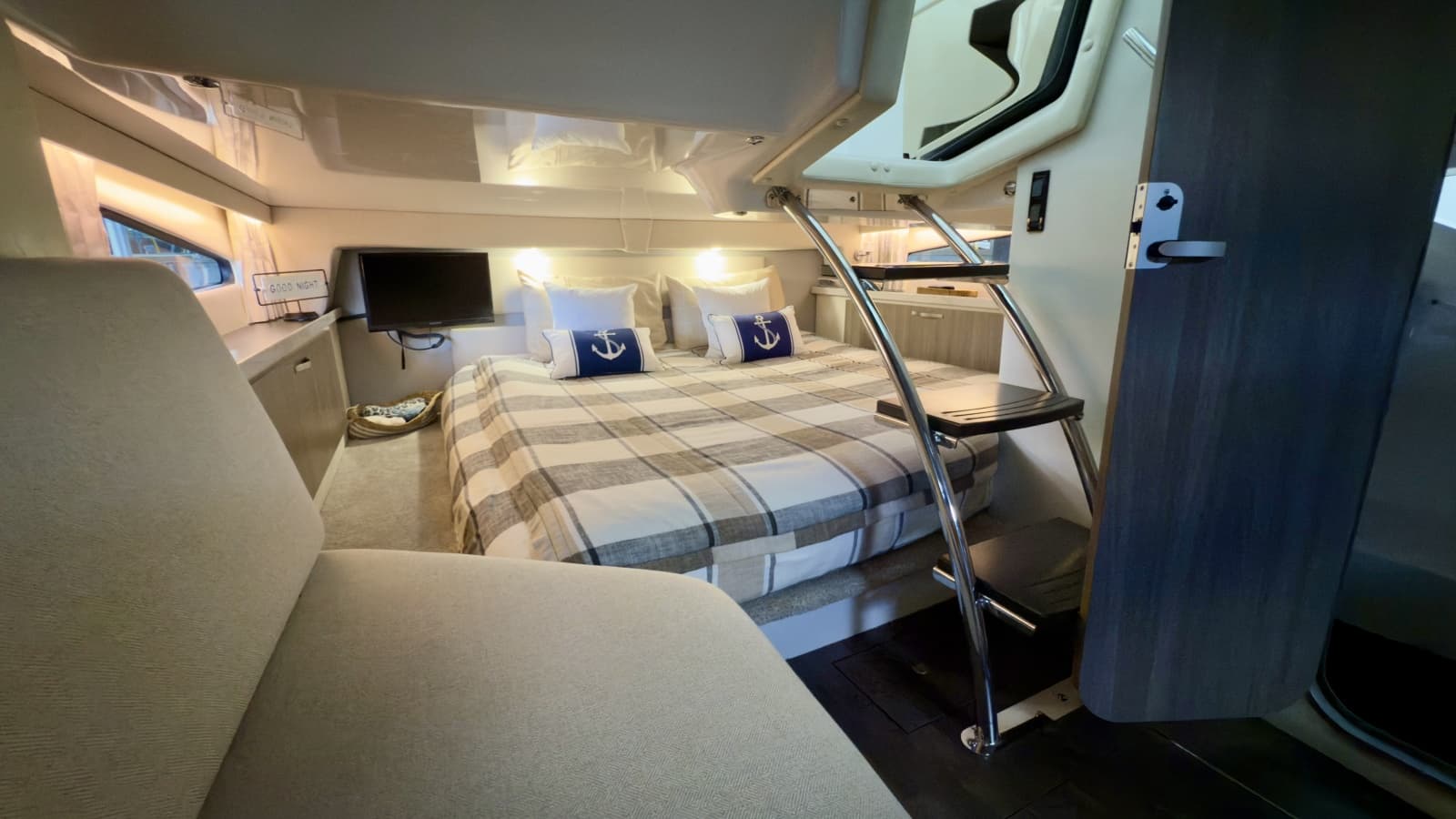 2020 Regal 33 Express