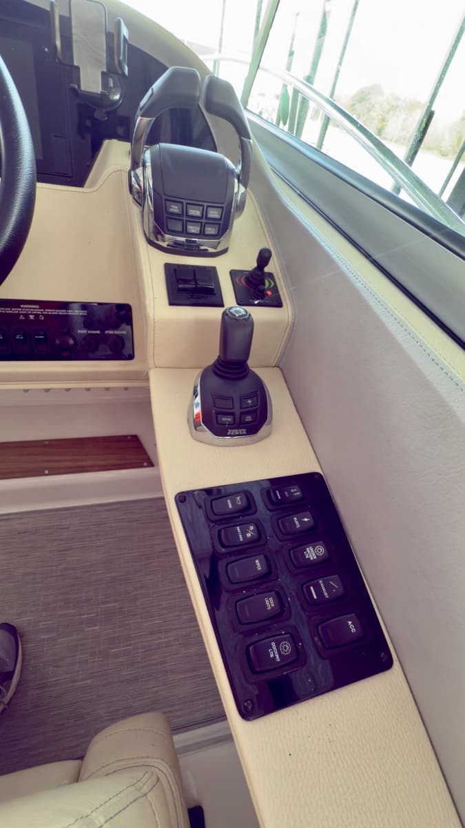 2020 Regal 33 Express
