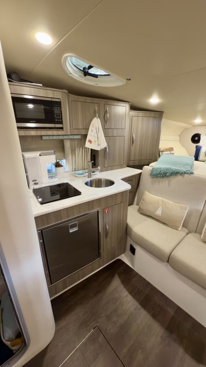 2020 Regal 33 Express