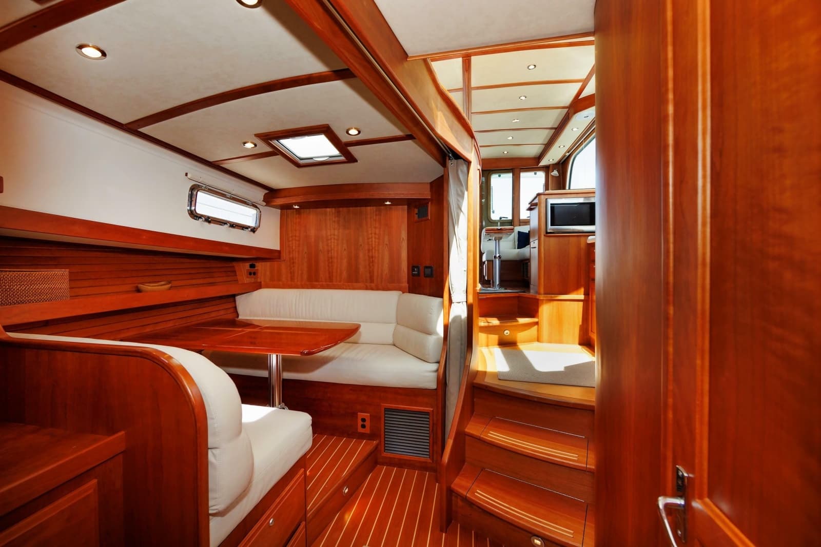 2016 Sabre 42 Fly Bridge Sedan